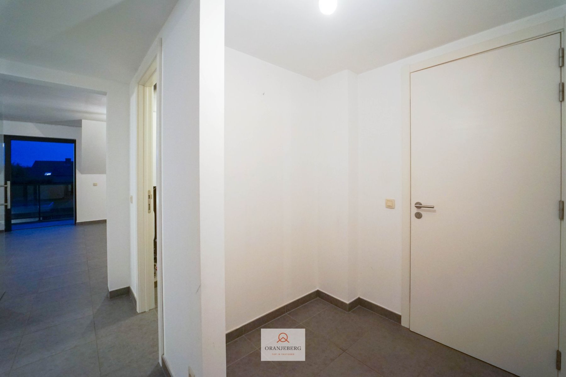 2 slaapkamerappartement met terras en 2 autostaanplaatsen foto 14