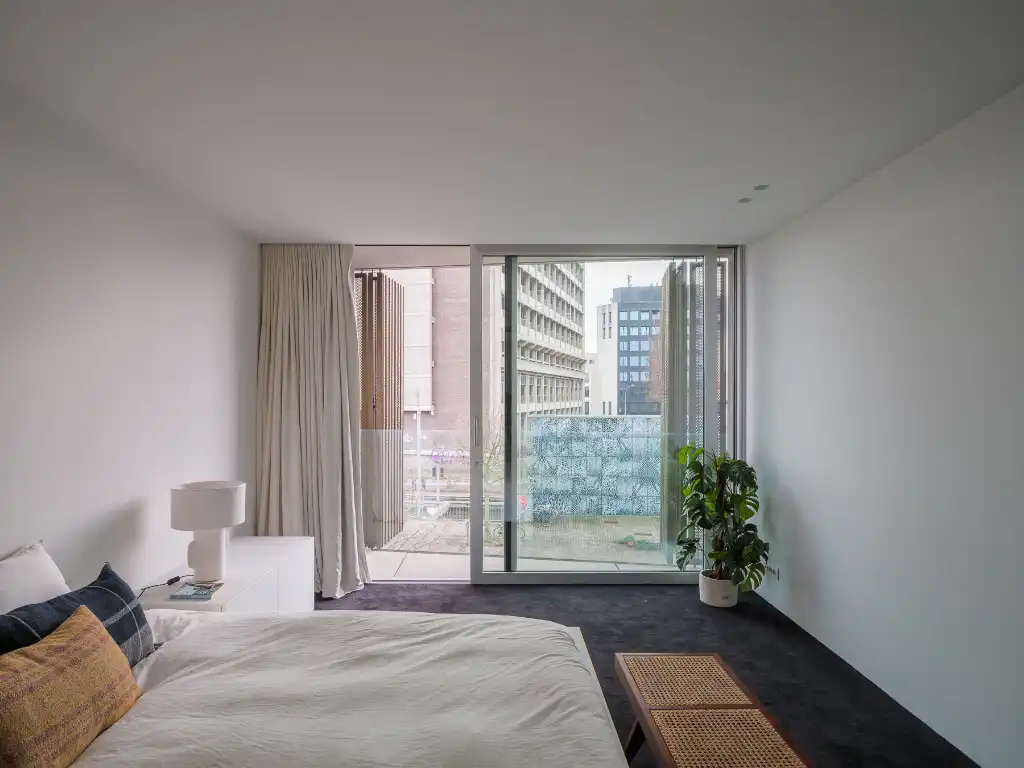 High-end duplexpenthouse met drie terrassen, gelegen in een architecturaal hoogstaand gebouw naar ontwerp van Element Architecten. foto 15