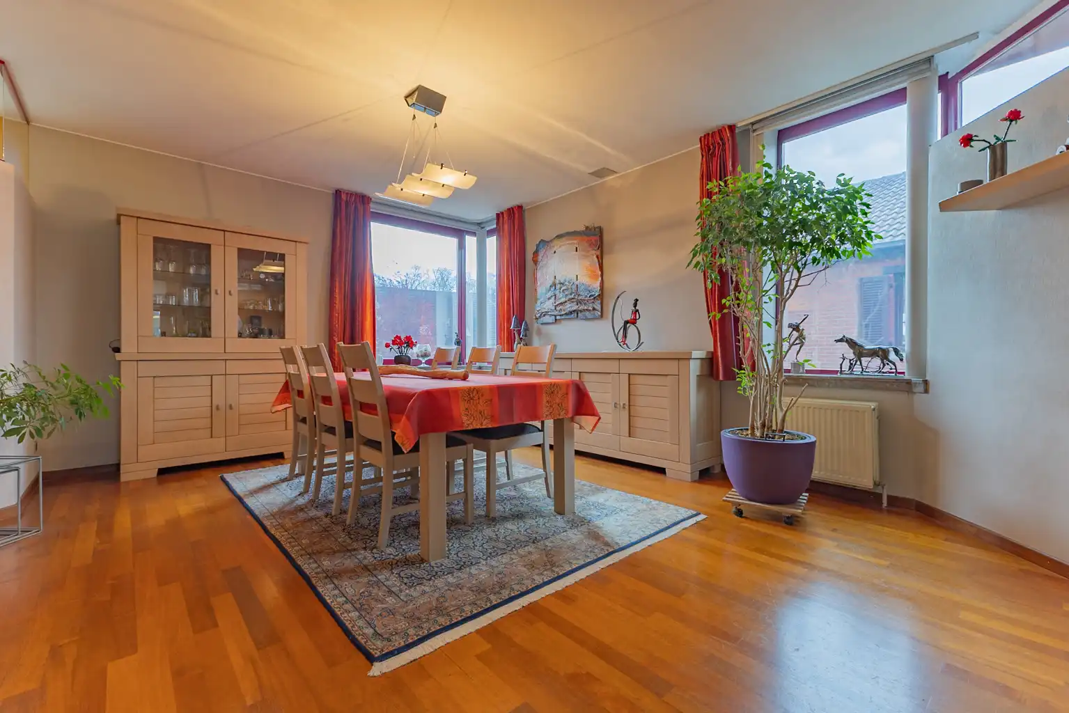 Ruime woning: 5 slpks, garage en grote tuin op toplocatie foto 8