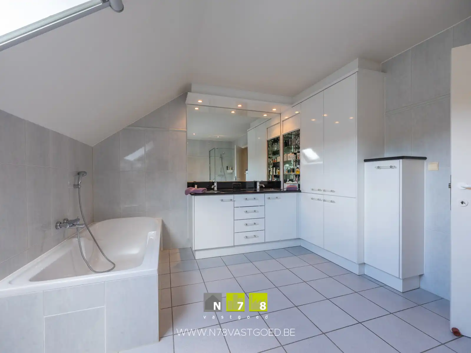 VRIJSTAANDE WONING MET EEN PRACHTIGE BUITENBELEVING foto 25