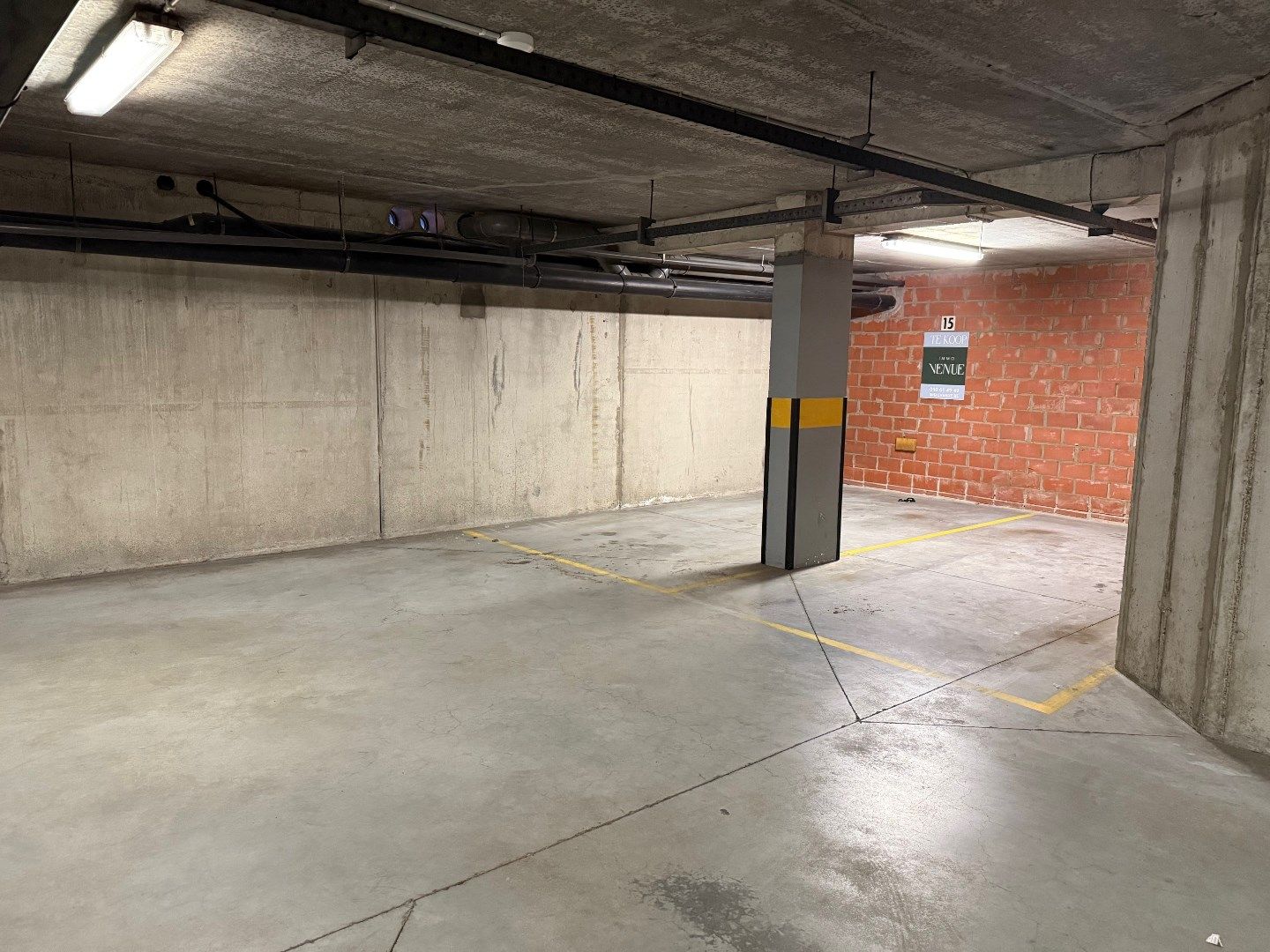 AUTOSTAANPLAATS - BLANCGARINSTRAAT - KNOKKE foto 3