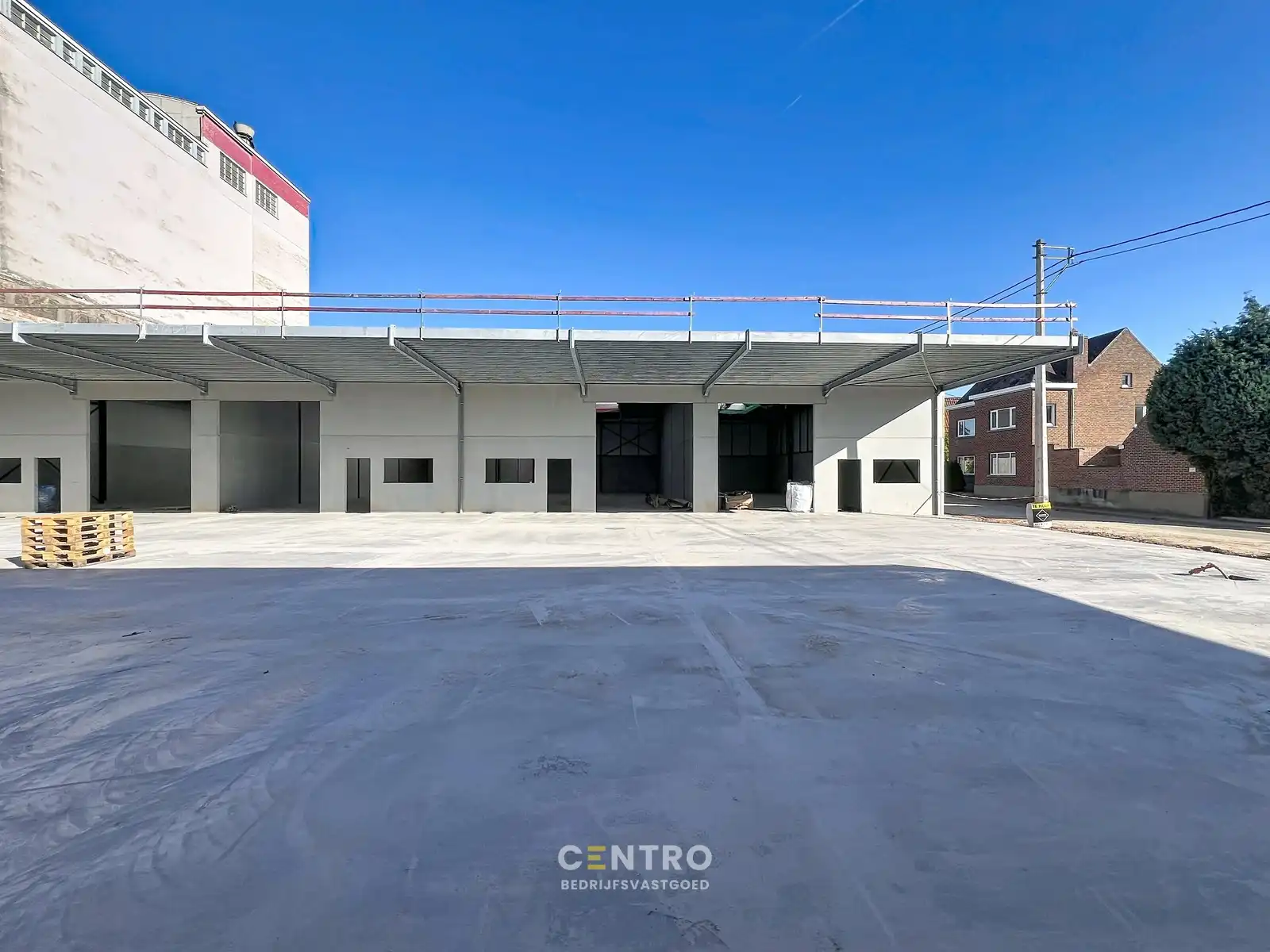 Nieuwbouw KMO-units van 221m² TE HUUR (VH van 7m, 2 parkings, aparte loopdeur en raam), te Kerkhove (Avelgem). foto 24