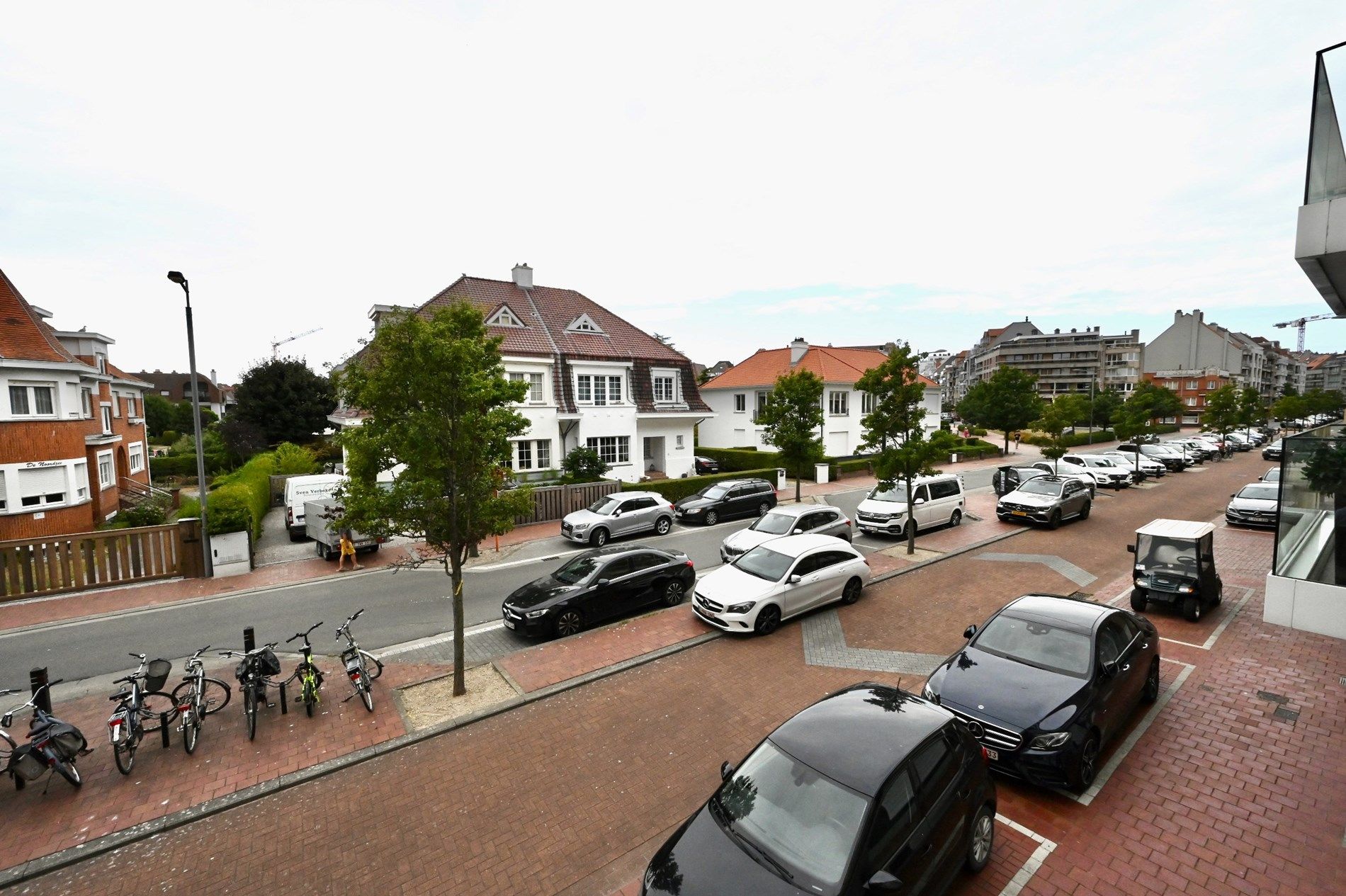 GEMEUBELD: Lichtrijk 1-kamer appartement gelegen aan de zonnekant van de Koningslaan. foto 4