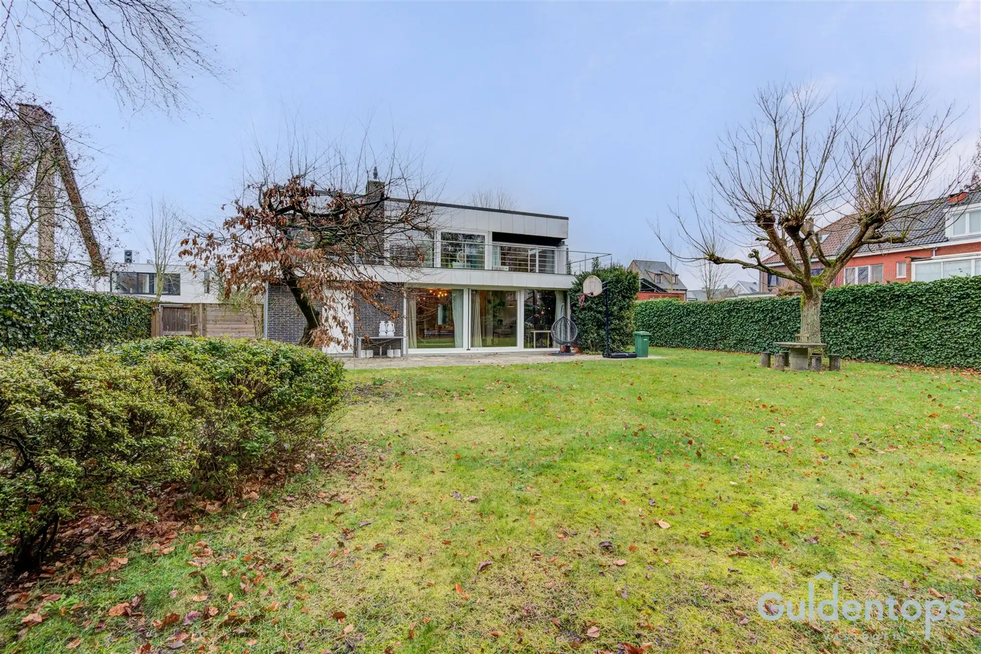 Knappe villa op exceptioneel perceel in gegeerde wijk foto 30