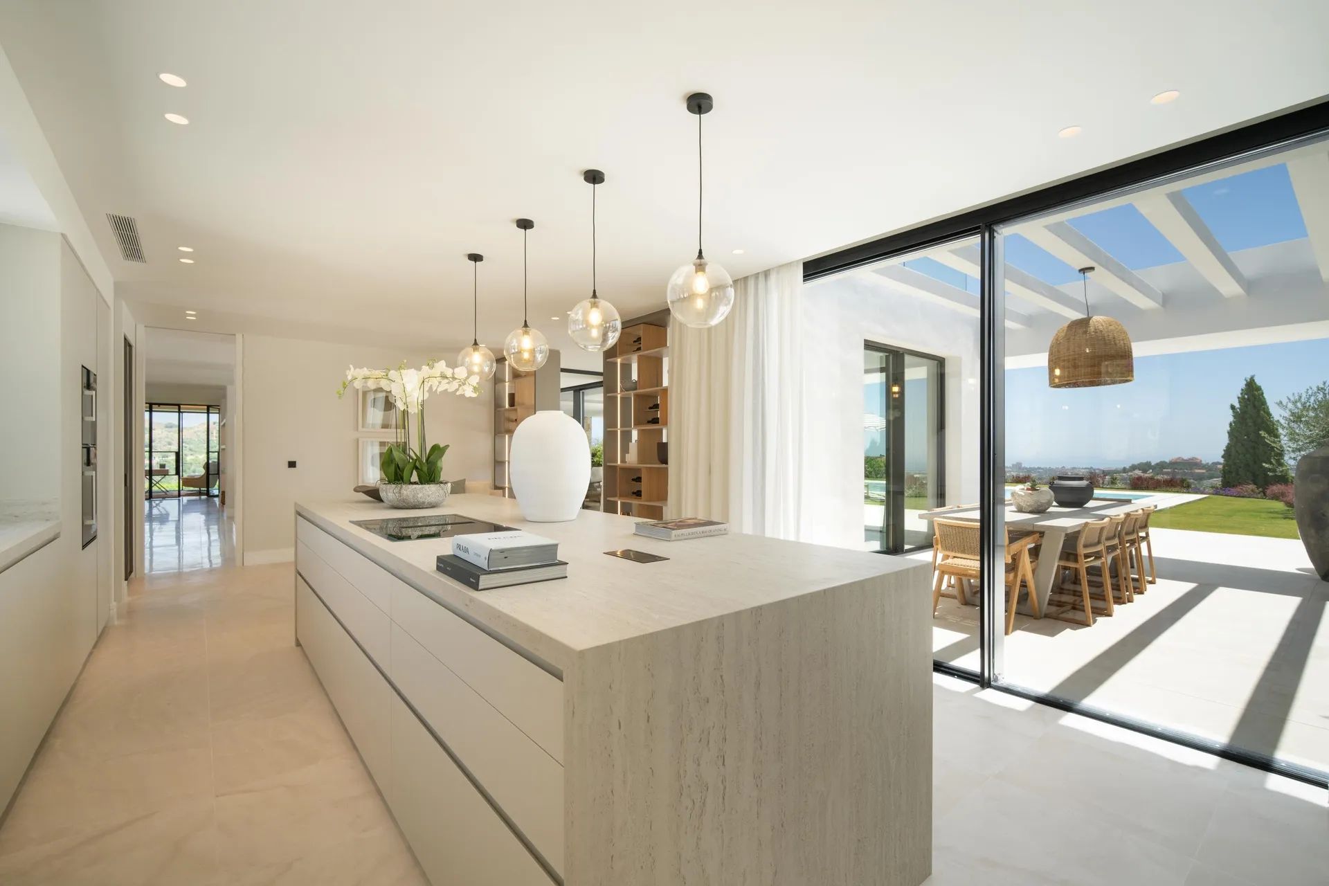 Ongekende luxe in Marbella: exclusieve nieuwbouw villa met panoramisch zicht en 5-sterren faciliteiten foto 16