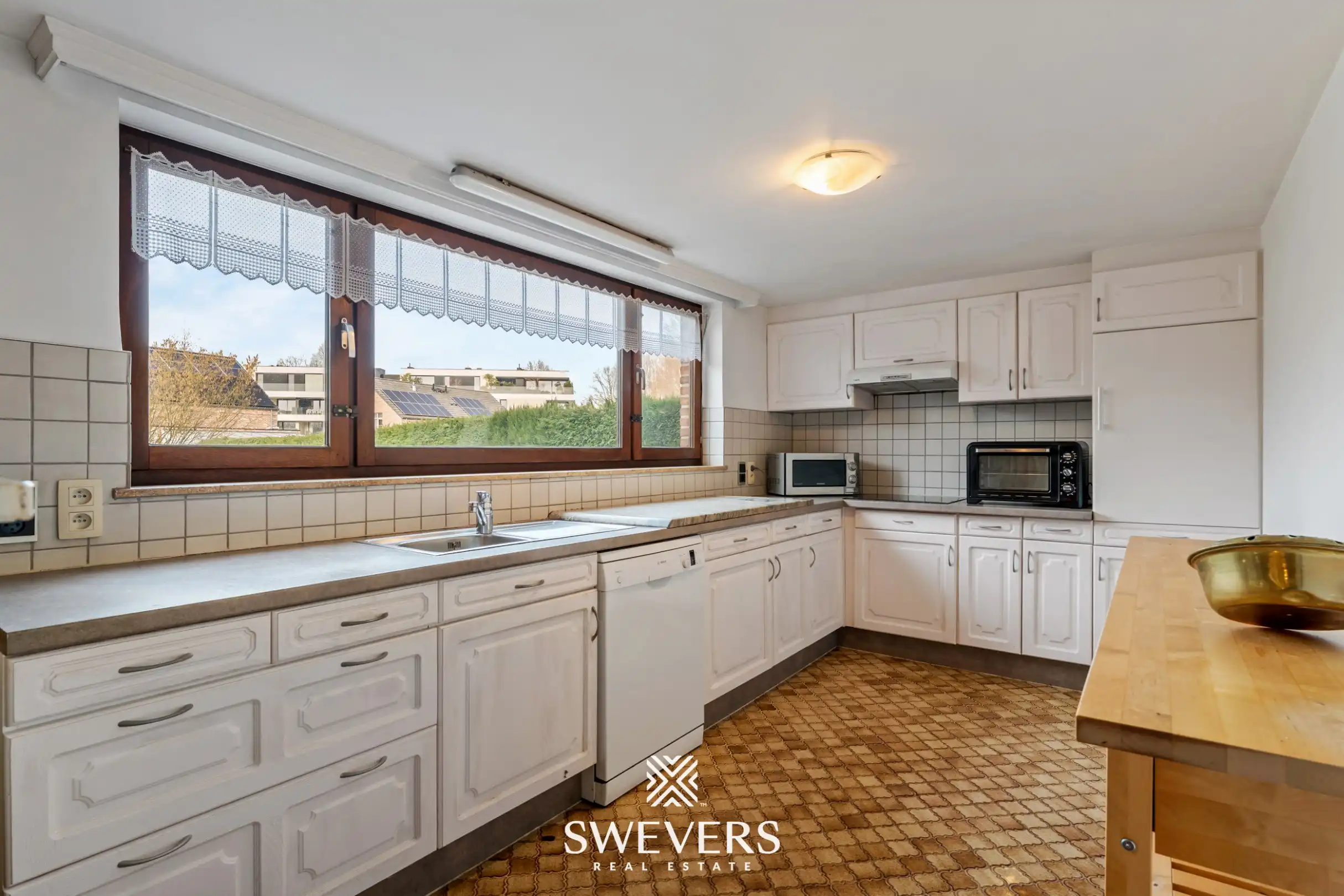 Ruime open bebouwing met inpandige garage en mooie tuin nabij het centrum van Hasselt foto 12