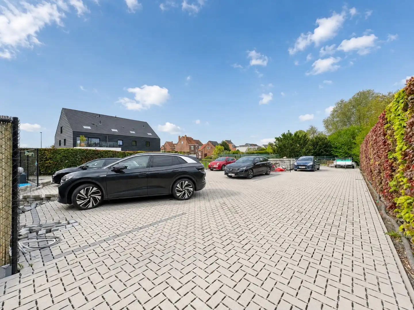 Recent 2-slaapkamer appartement met verschillende terrassen, een kelderberging en een parkeerplaats foto 12