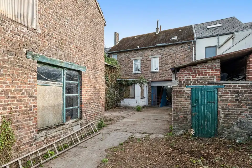 TE RENOVEREN GEZINSWONING MET VEEL POTENTIEEL IN HET LANDELIJKE MONTENAKEN foto 10