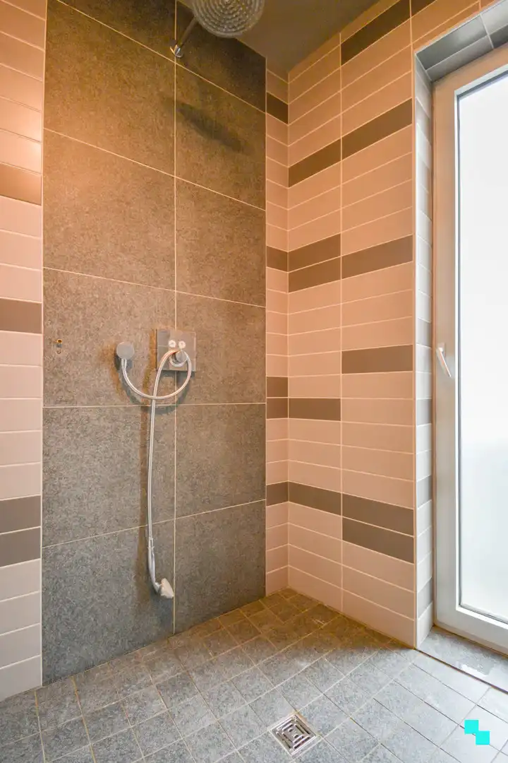 Bijzonder lichtrijke, moderne woning met zwembad te Izegem foto 29