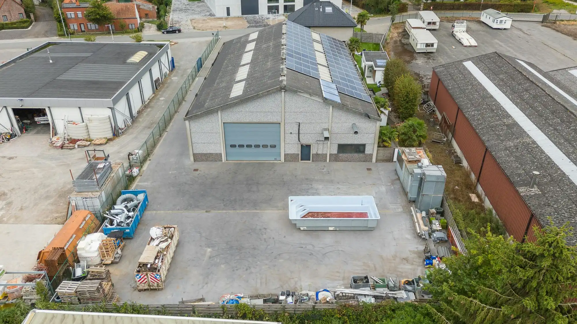 Luxe villa met exclusieve tuin en 600m2 magazijn in KMO-zone foto 24