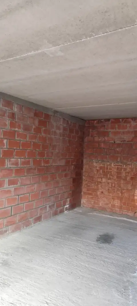 Zeer centraal gelegen afgesloten garagebox foto 9