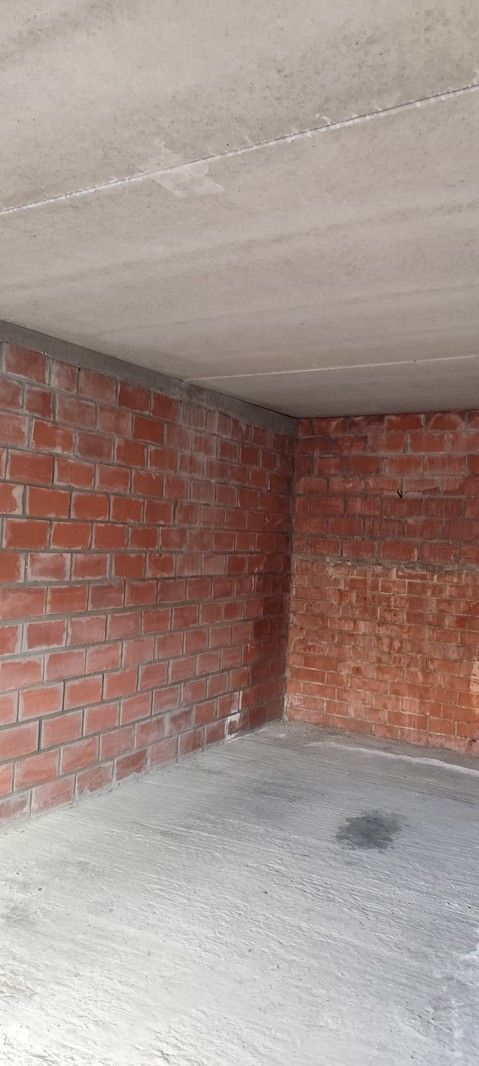 Zeer centraal gelegen afgesloten garagebox foto 9