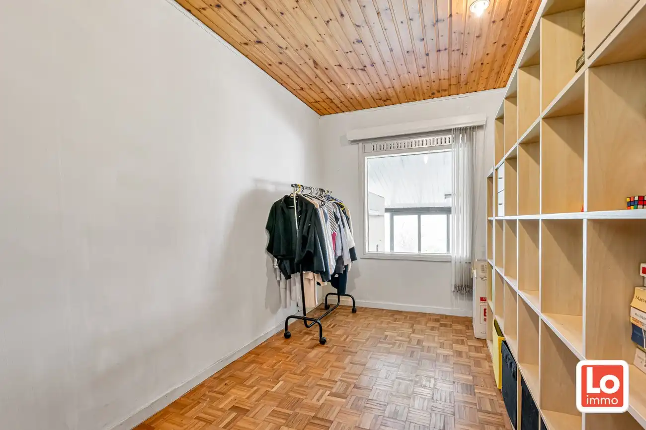 Ruime volledig te renoveren open gelijkvloerse prefab woning met inpandige garage en tuin met open zicht of perceel bouwgrond met afbraak/heropbouw mogelijkheden aan 6% BTW op een rustige locatie nabij het centrum van Zeveneken! foto 23