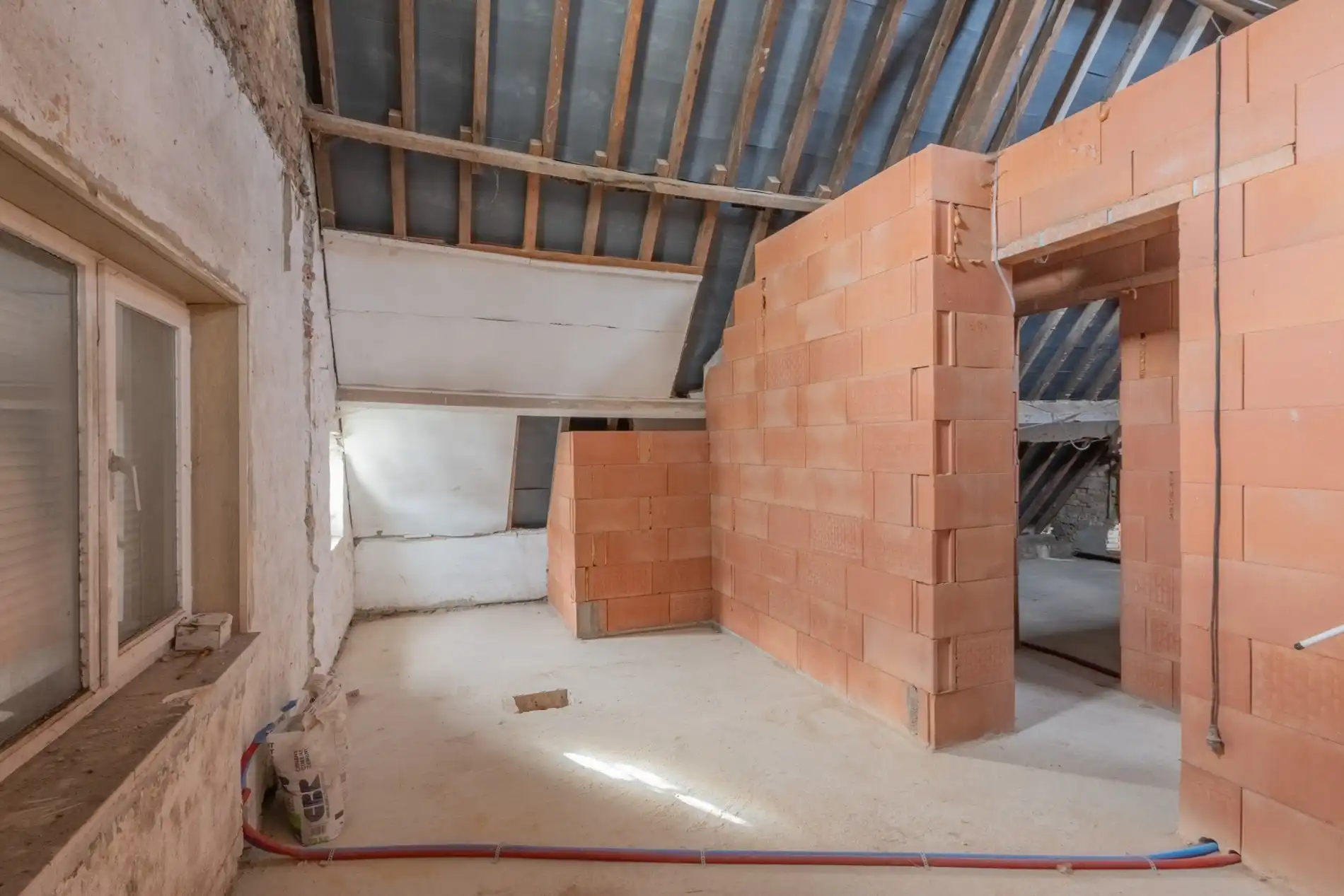 Interessante woning met tuin in ruwbouwfase foto 11