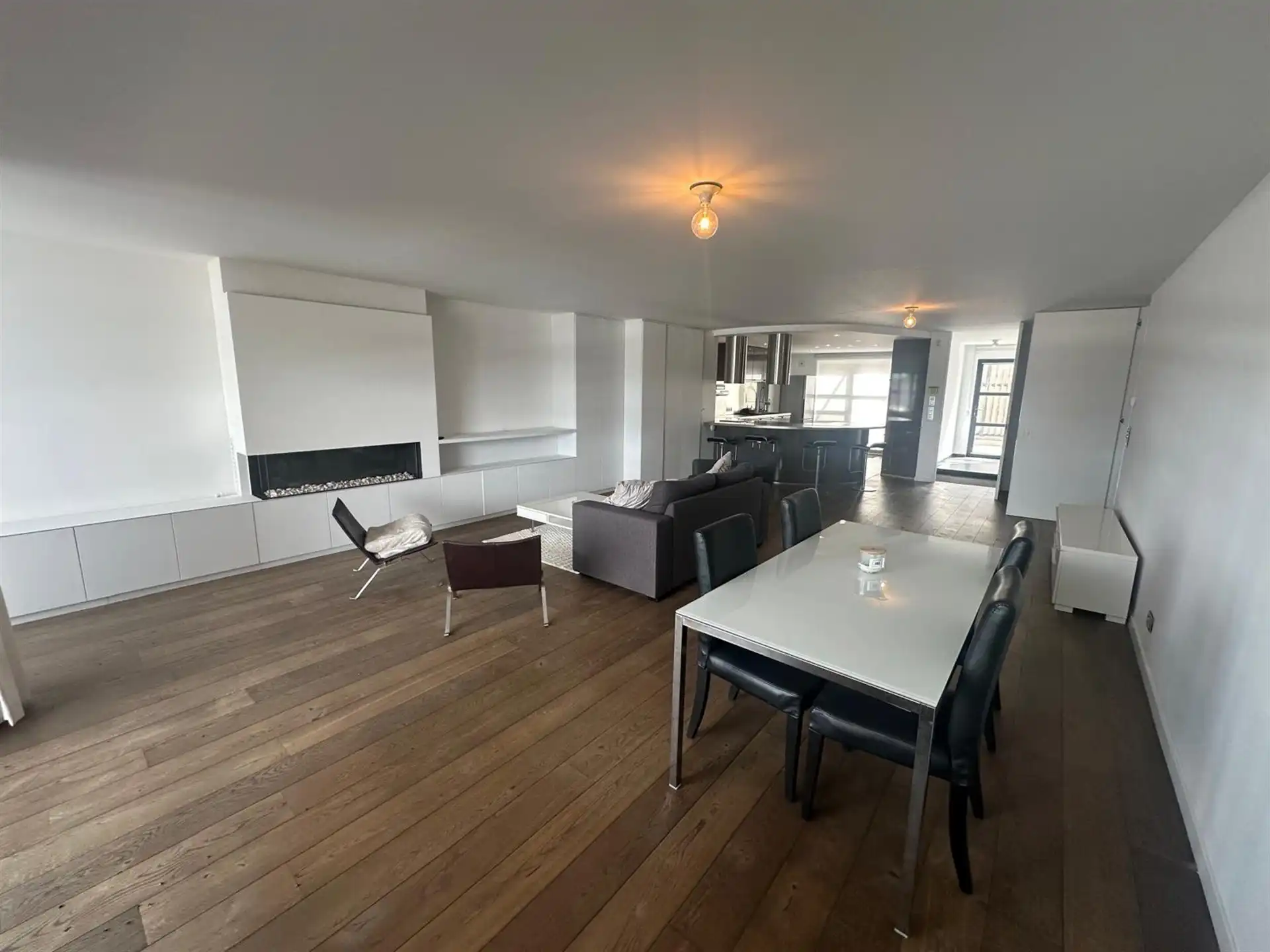 Stijlvol en lichtrijk appartement met twee terrassen en open uitzicht foto 4