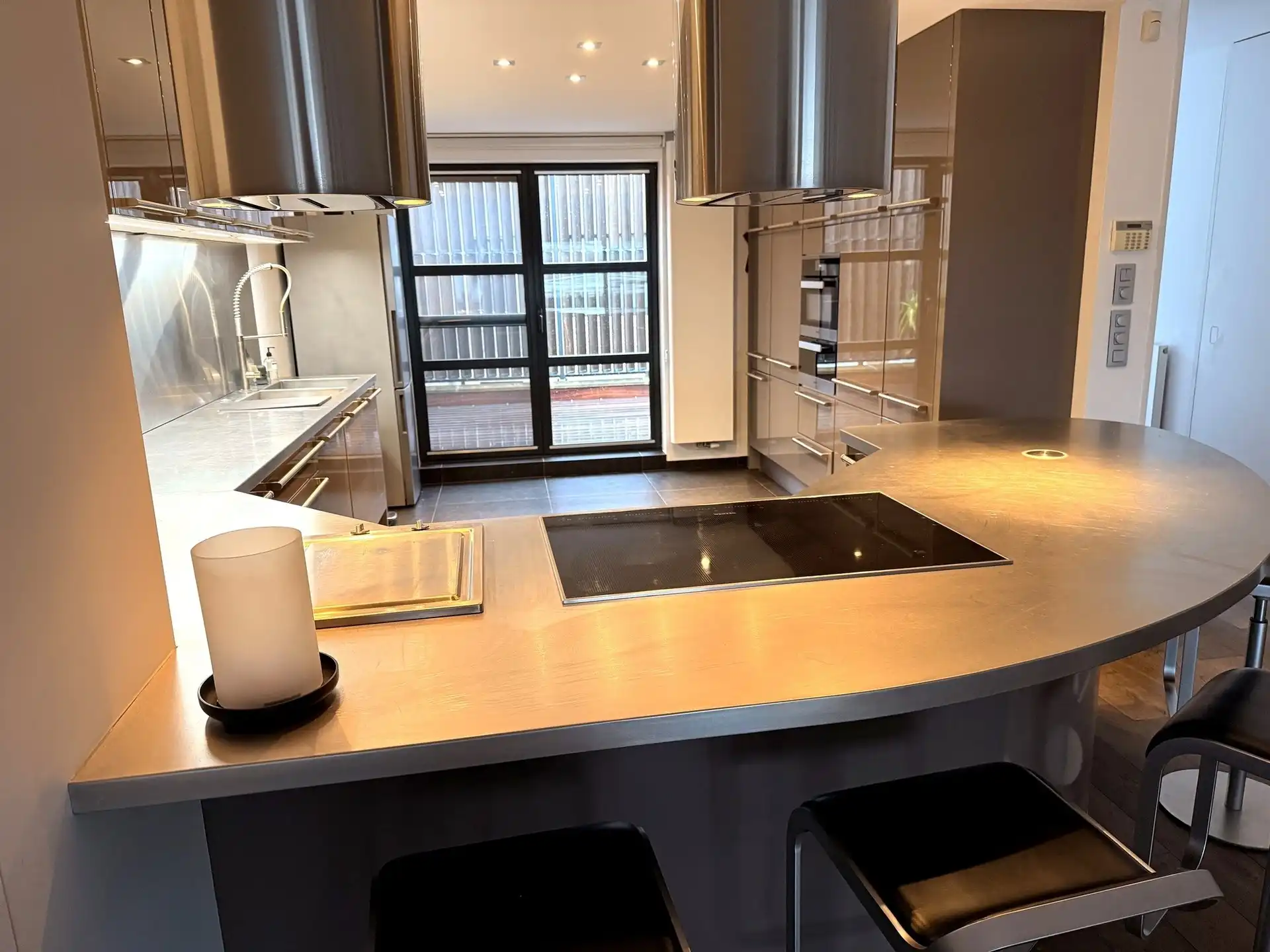 Stijlvol en lichtrijk appartement met twee terrassen en open uitzicht foto 4