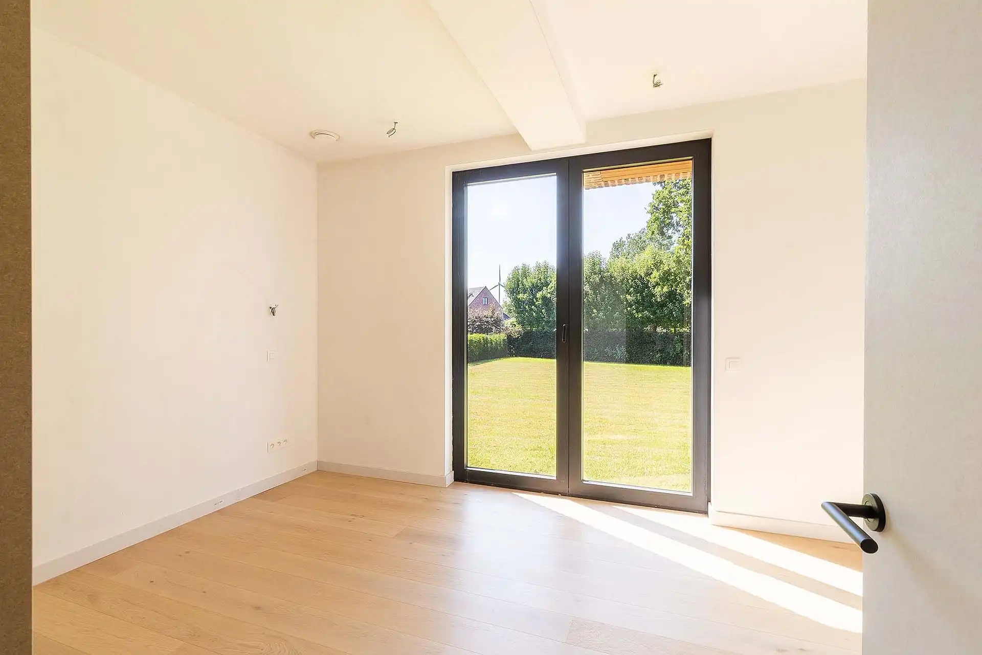 Hoogwaardig afgewerkt gelijkvloersappartement met tuin foto 7