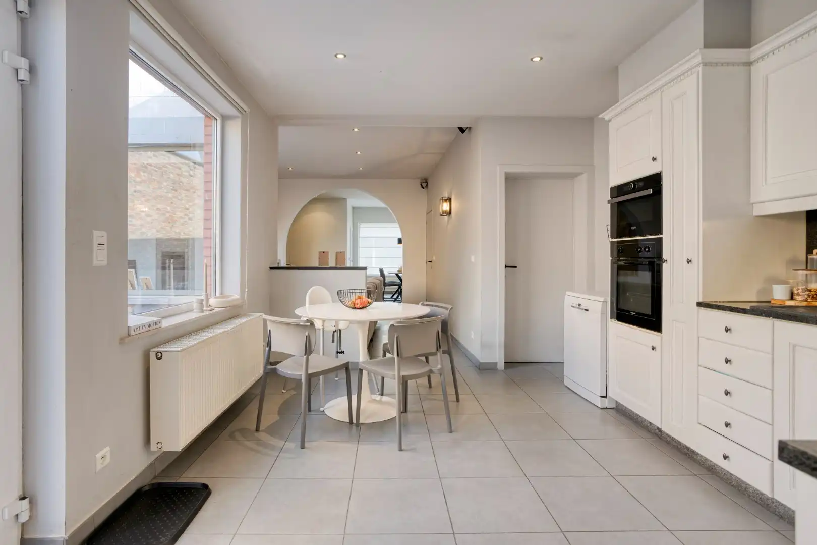 Ruime, gerenoveerde woning met werkplaats, garage en diepe tuin! foto 9