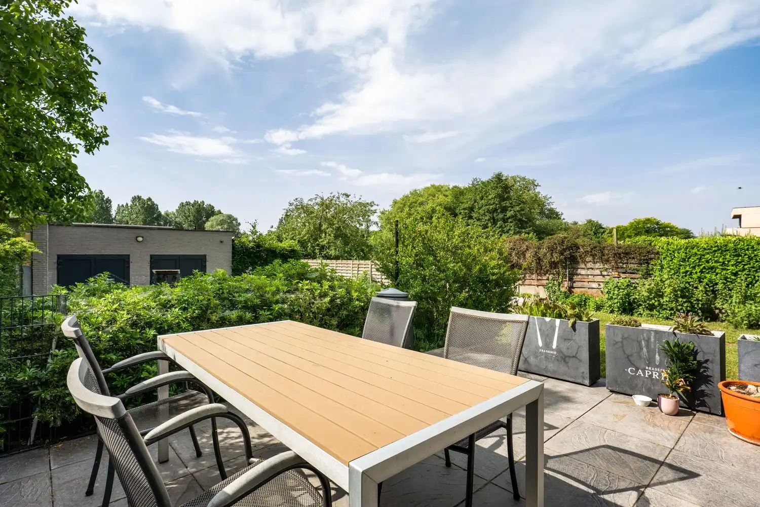 Ruim, energiezuinig appartement met souterrain, 4 slaapkamers, tuin en aanhorende grond in Wijnegem! foto 3