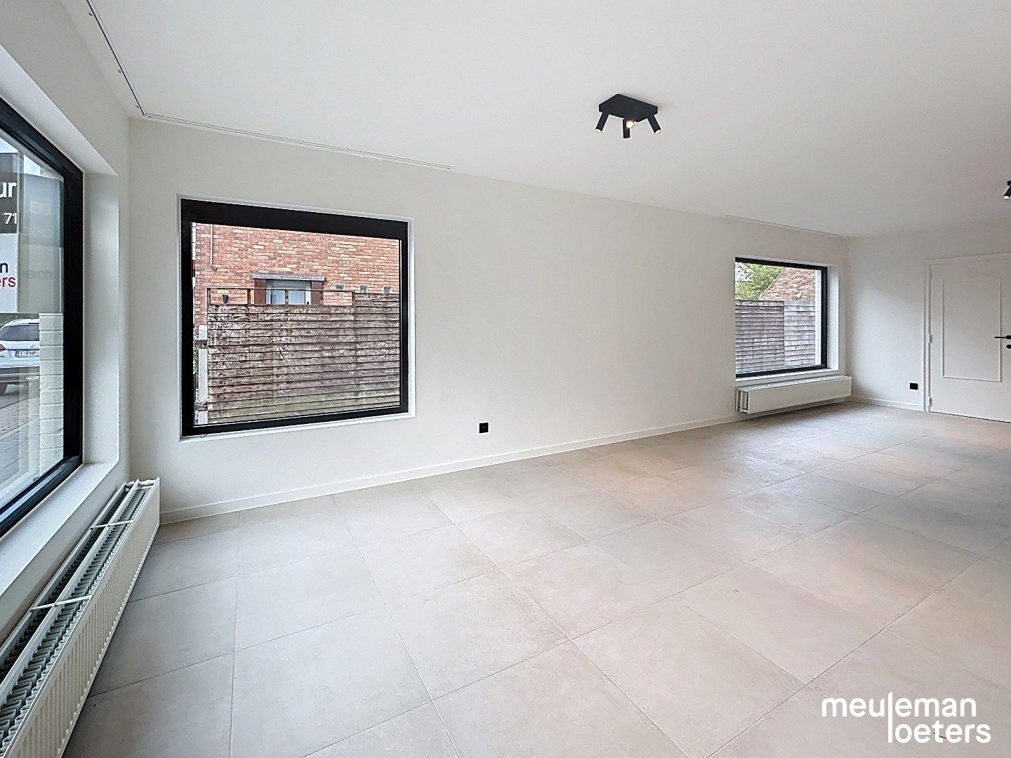 Instapklare woning met tuin en ruime garage foto 6