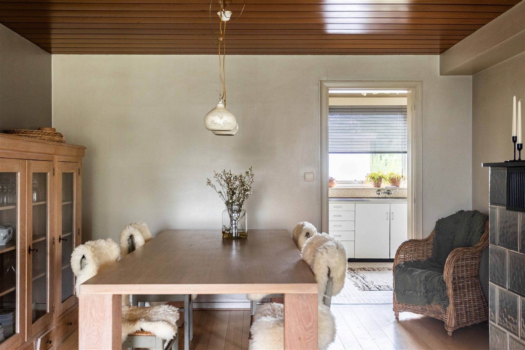 Charmante halfopen woning met tuin en garage te Drongen. foto 7