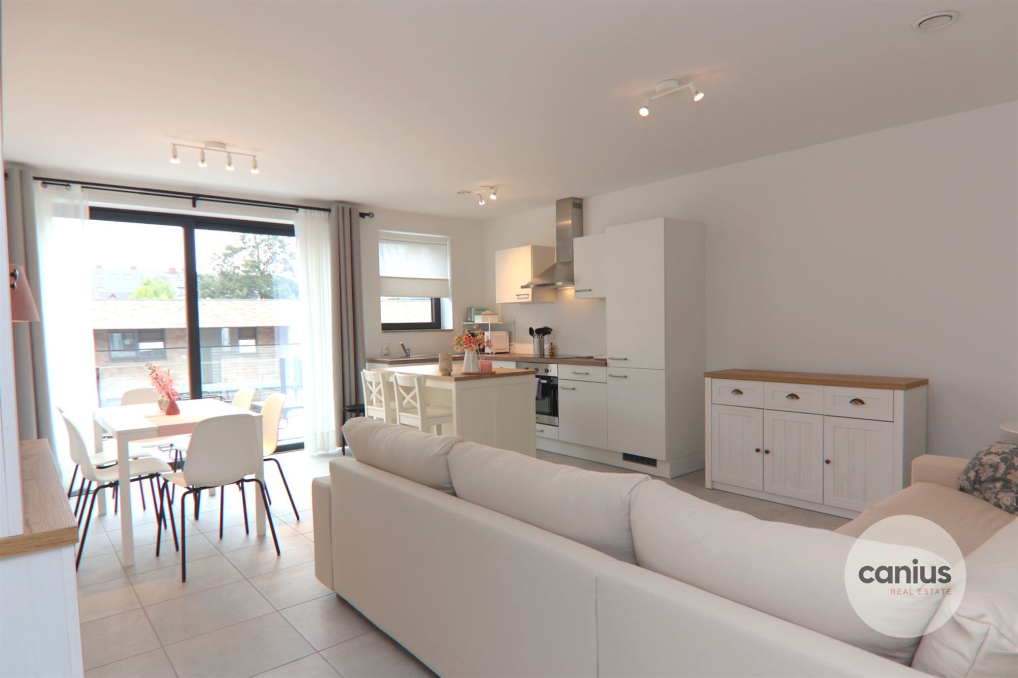 APPARTEMENT MET 2 SLPKS NABIJ HET CENTRUM foto {{pictureIndex}}