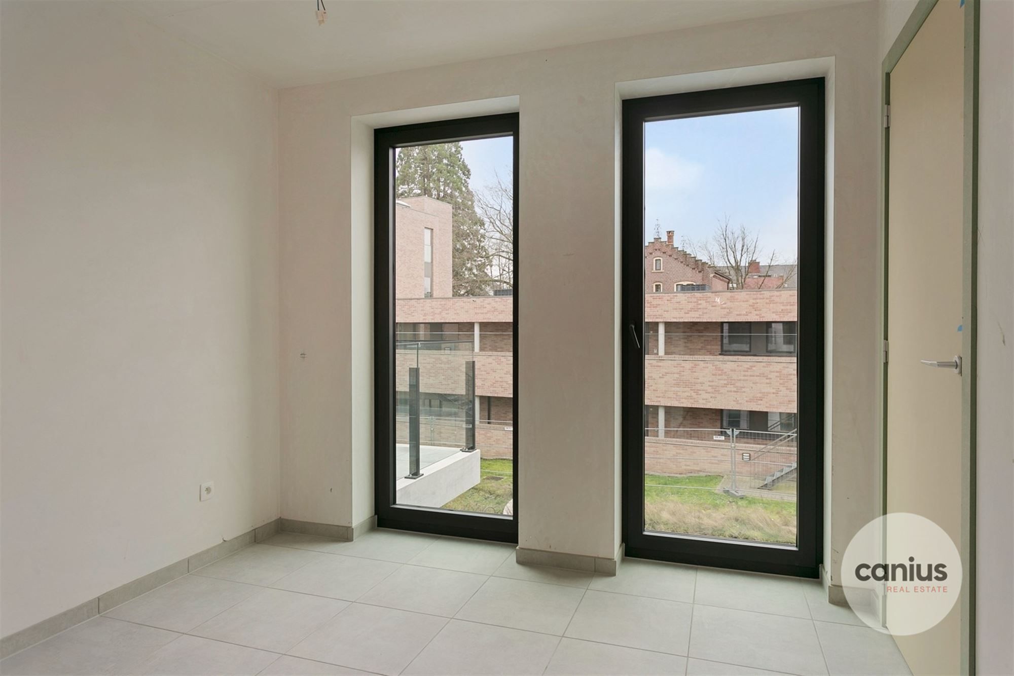 RECENT APP. MET 1 SLK, TERRAS EN AUTOSTAANPLAATS foto 8