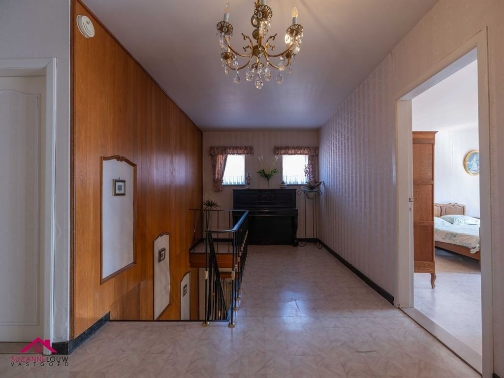 Half vrijstaande woning met garage foto 30