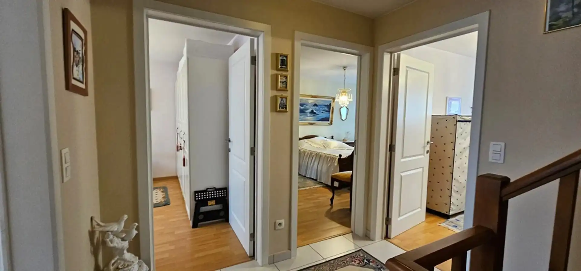 Ruime, recente, instapklare, energiezuinige half open bebouwing met degelijke en kwalitatieve afwerking en zonnepanelen, gelegen net buiten de grote ring van Hasselt. foto 17