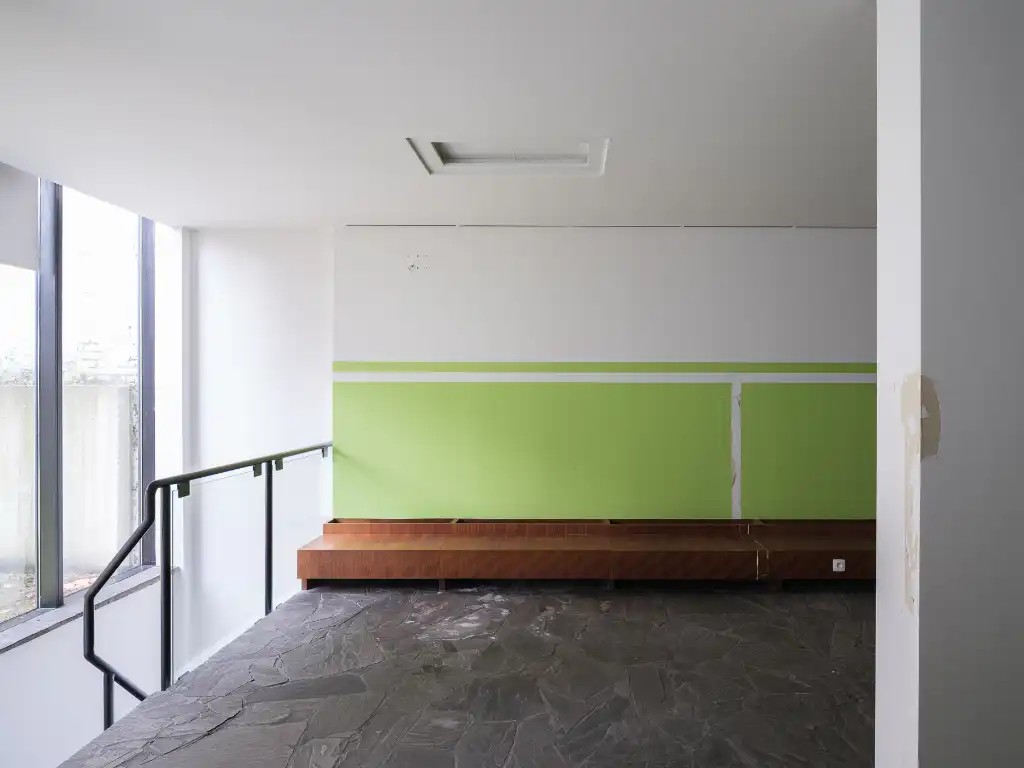 Handelspand gelegen achter een statige gevel op een vlot bereikbare locatie tegenover het Citadelpark. foto 7