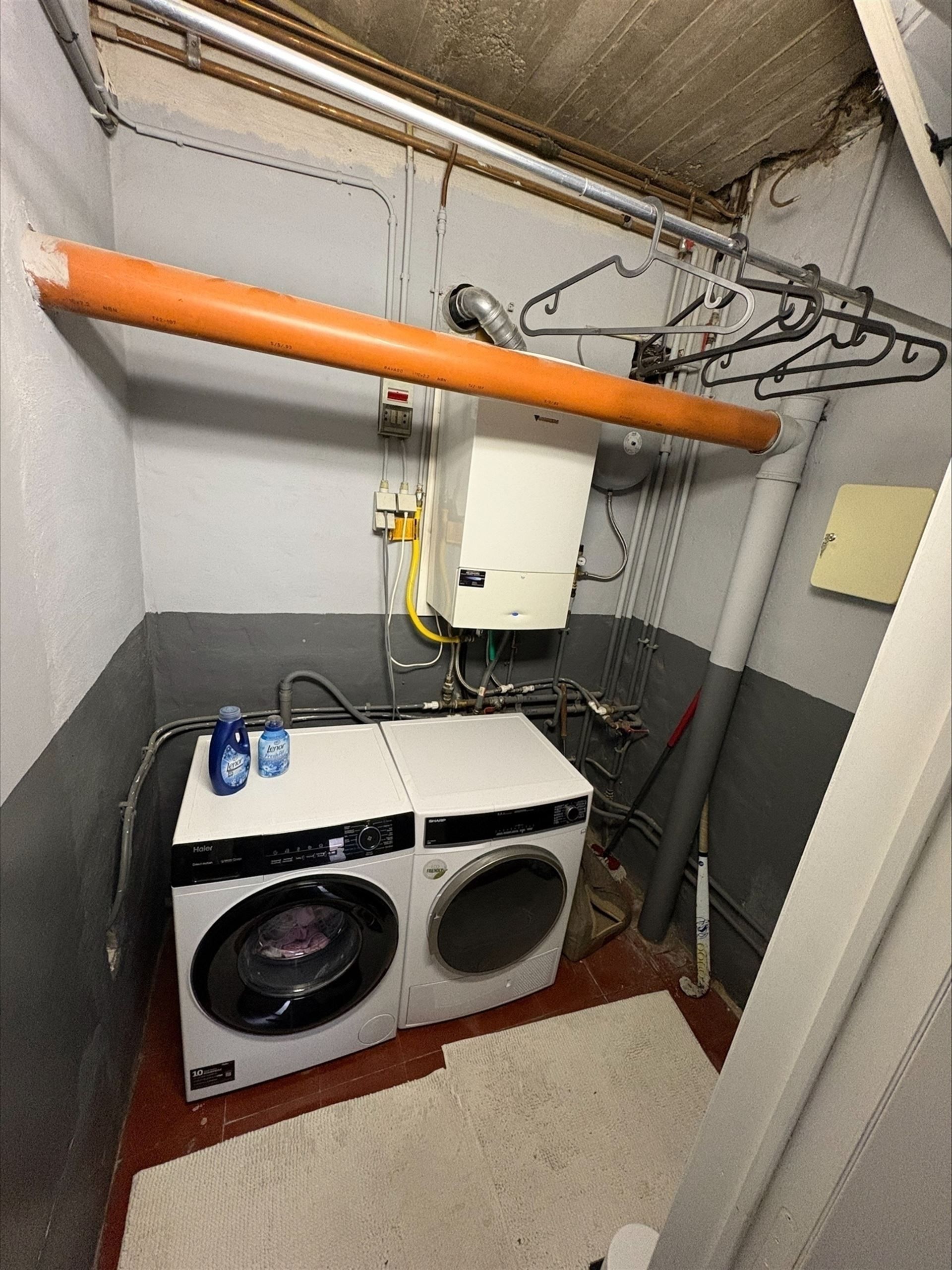 Bel-etage woning met ruime garage  en 2 badkamers! foto 8