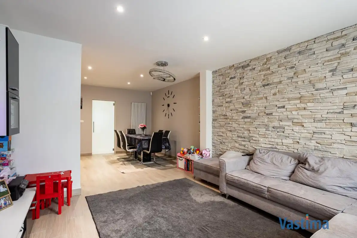 Instapklare, energiezuinige familiewoning met 4 slaapkamers, tuin en garage foto 2