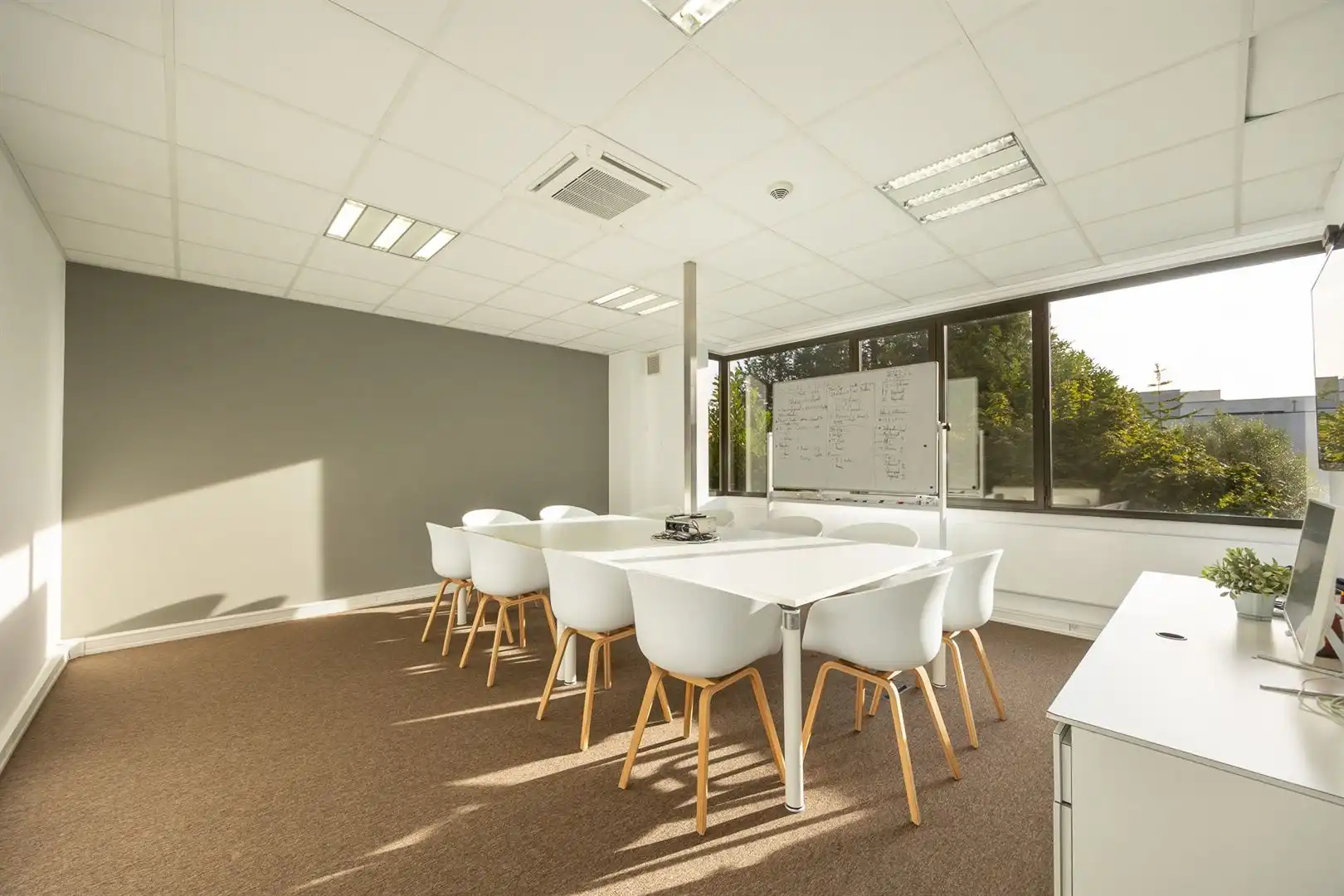 Instapklare kantoorruimte van 235 m² nabij E19 en A12  foto 6