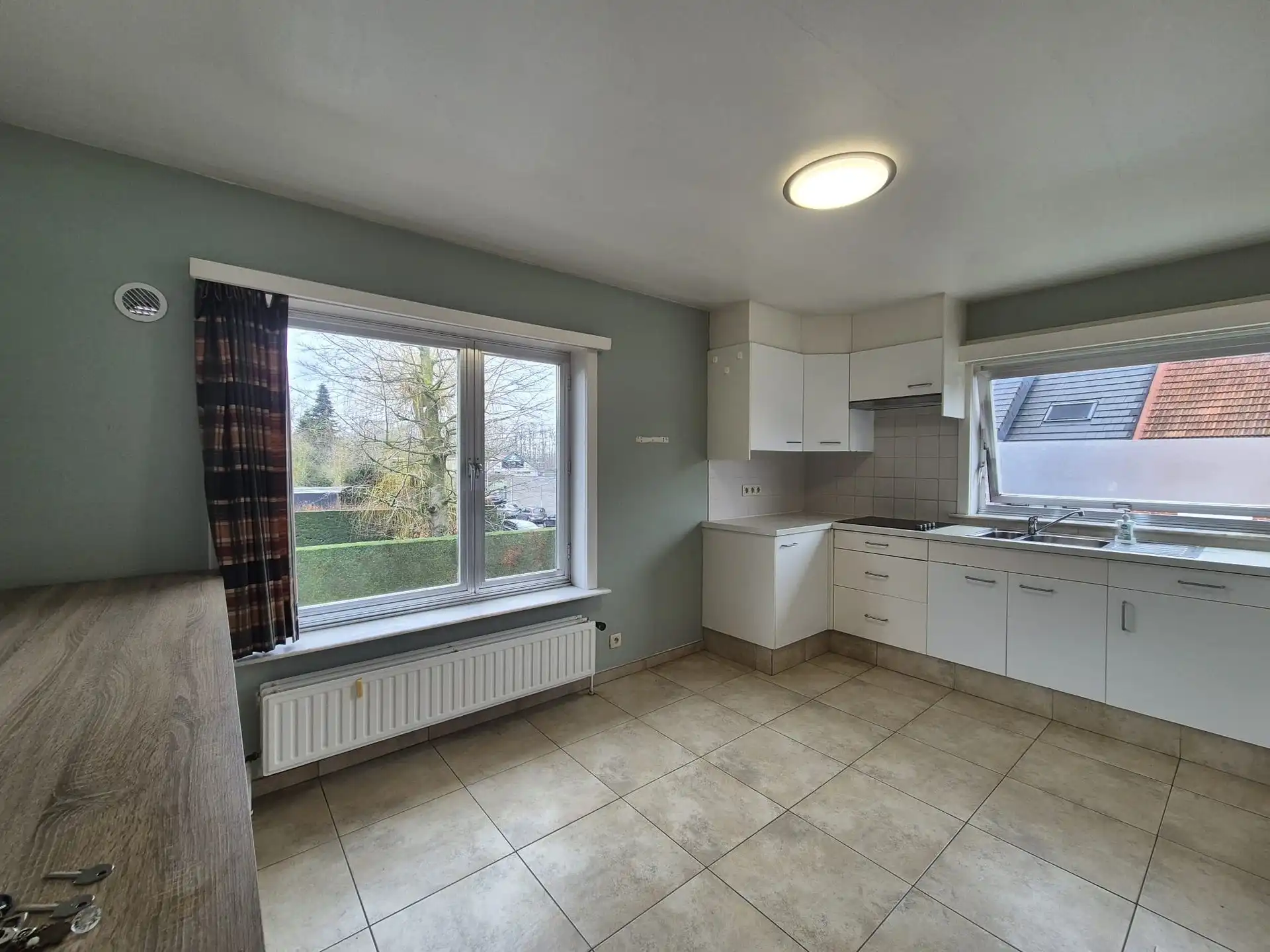 Centraal gelegen ruim appartement met groot zongericht terras en garage. foto 10