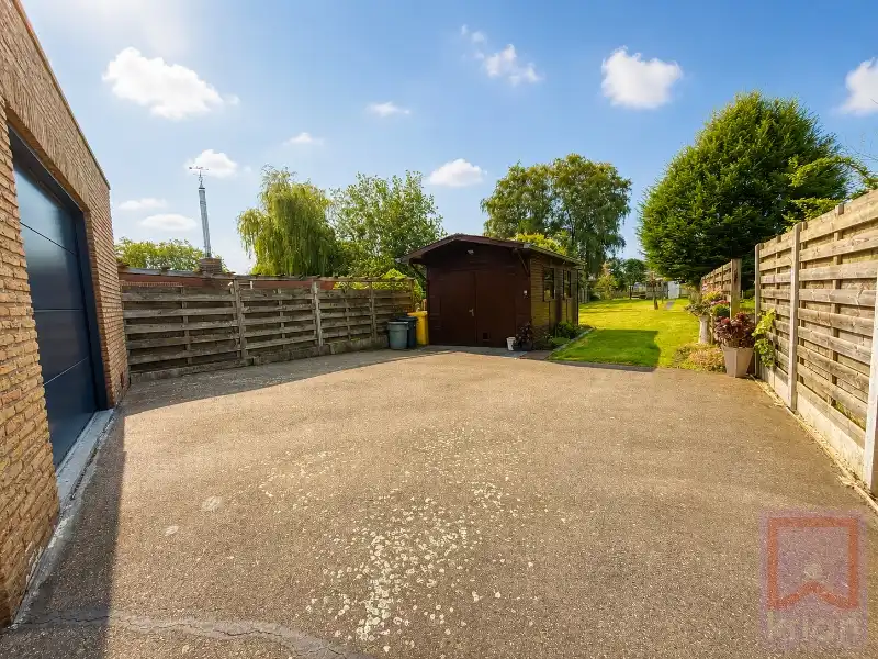Ruime gezinswoning met 3 slaapkamers en zuidgerichte tuin op 722 m²! foto 4