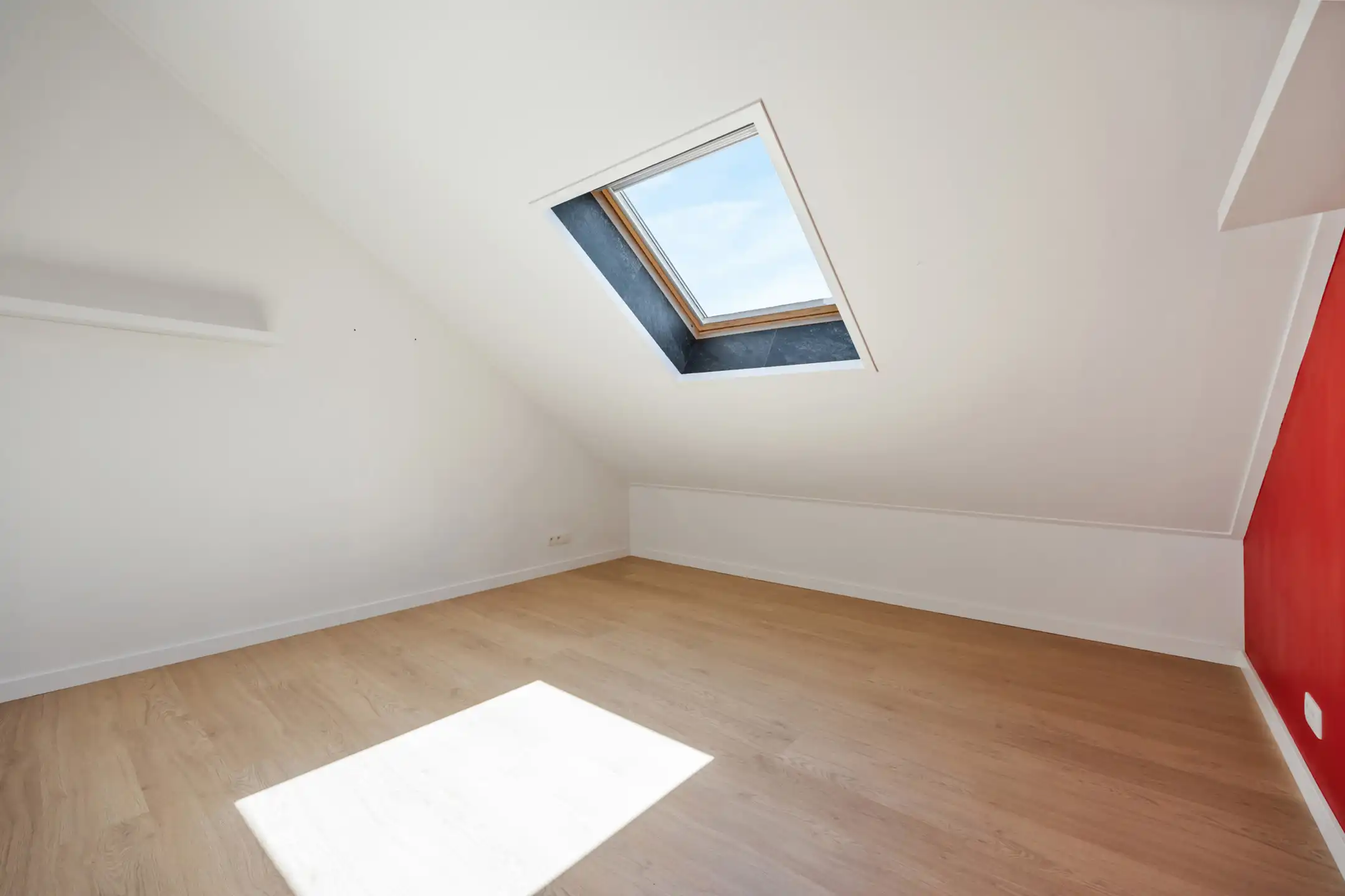 Gerenoveerde gezinswoning + werkplaats / garage foto 22
