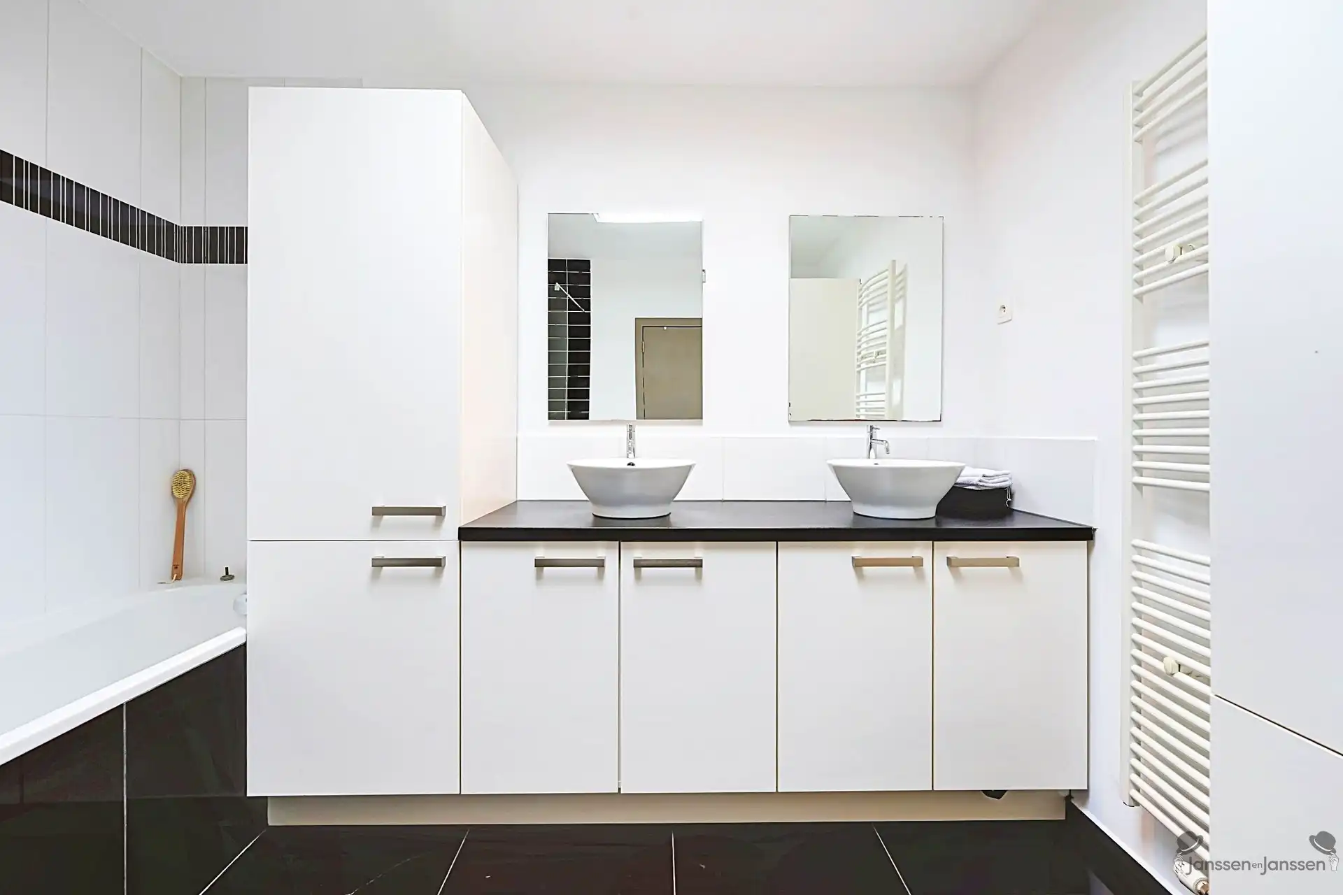 Opbrengsteigendom met ruim duplexappartement (144m²) en handelsgelijkvloers foto 21
