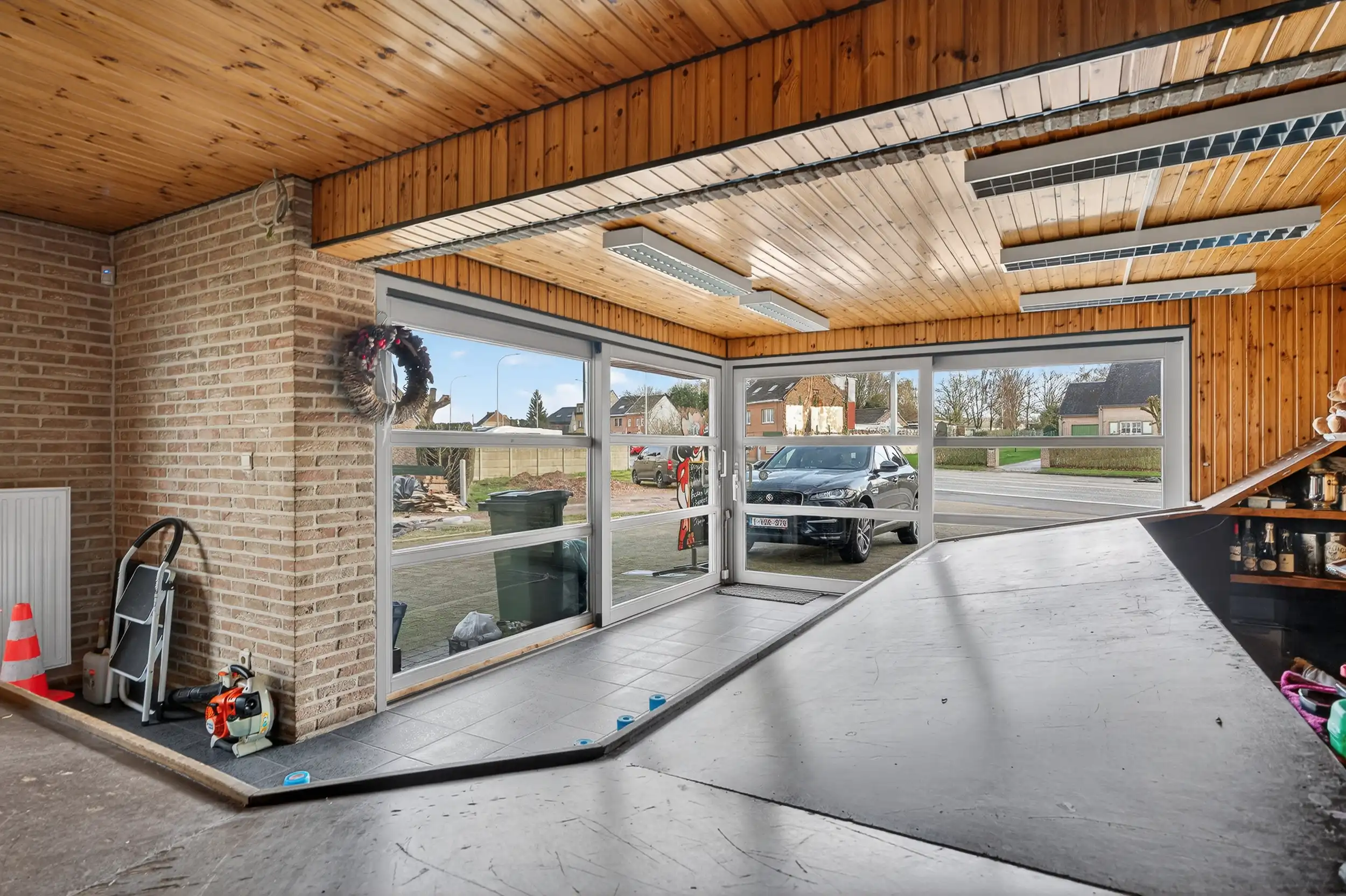 Handelshuis met loods op toplocatie foto 2