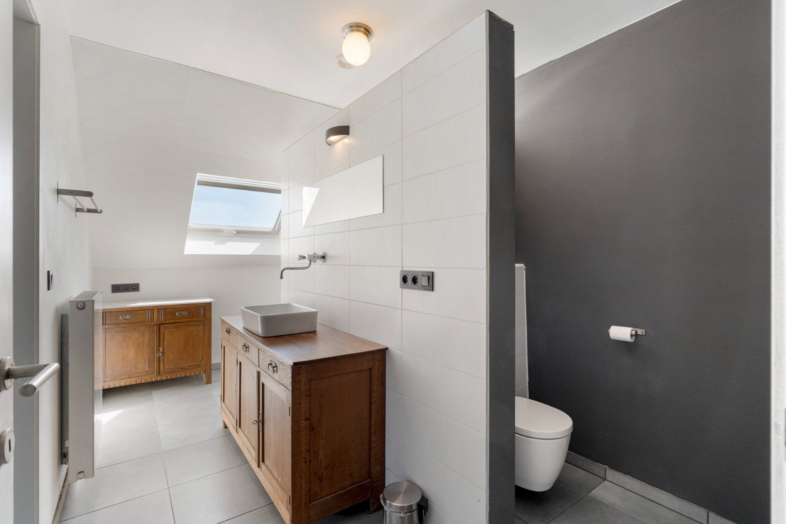 Recente, halfvrijstaande gezinswoning in een moderne bouwstijl op een perceel van 11a06ca! foto 13