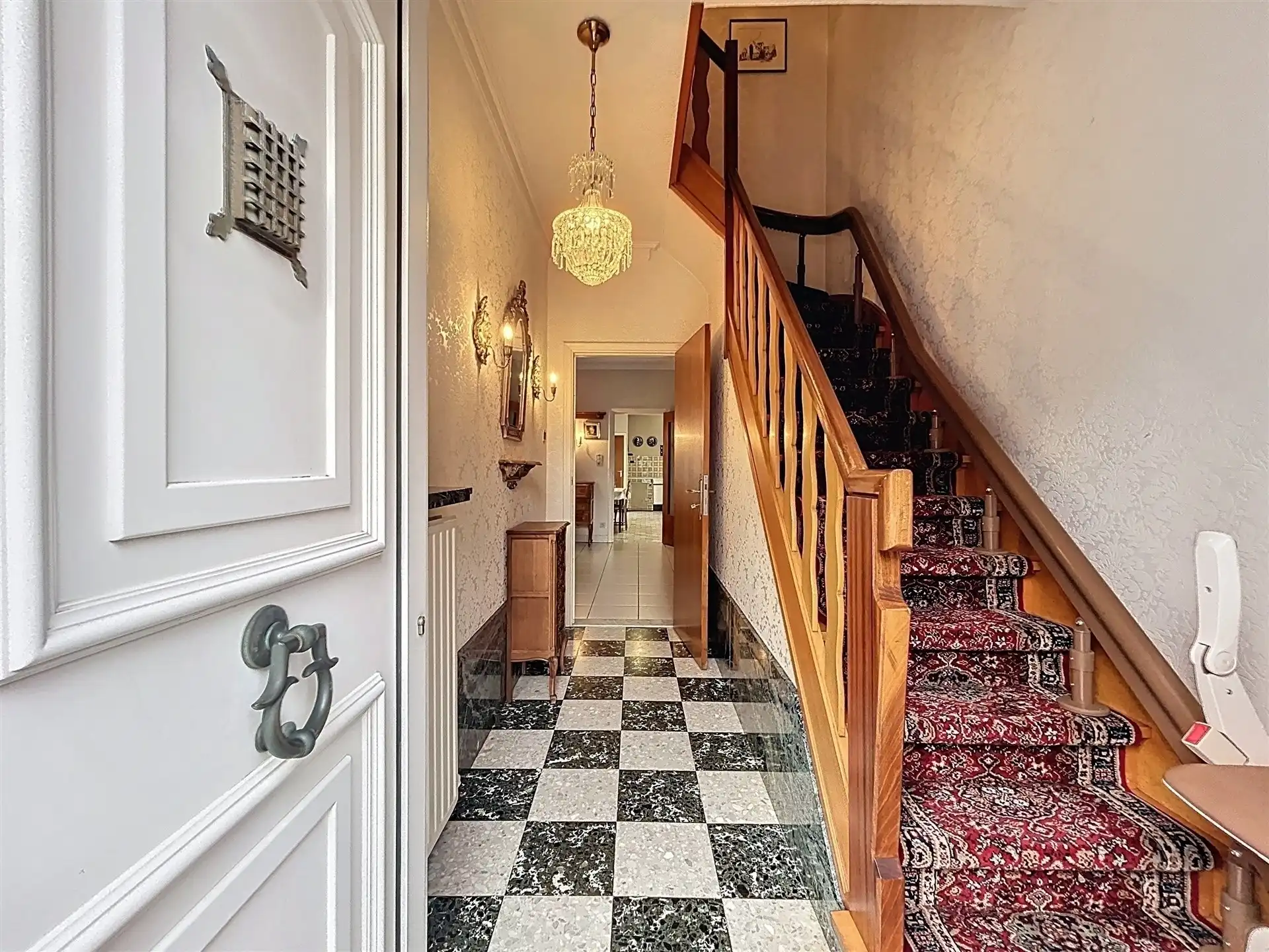 Ruime halfopen bebouwing met garage op perceel van 420m² foto 8