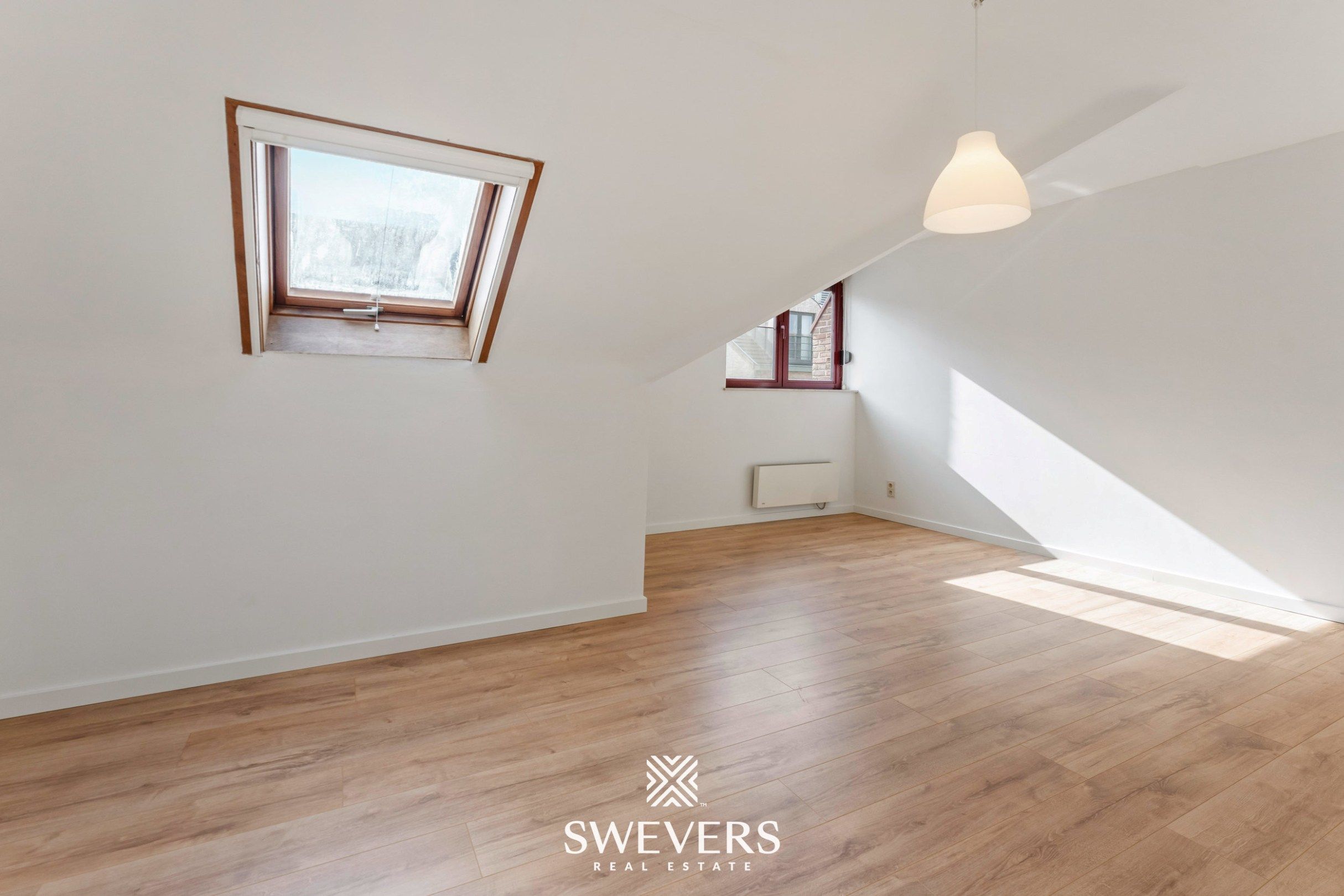Instapklaar en lichtrijk duplexappartement in centrum Herk-de-Stad foto 23