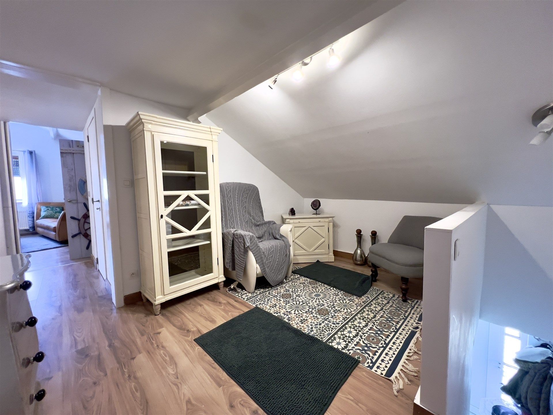 Ruime, Instapklare woning met zicht op velden in Bredene foto 29