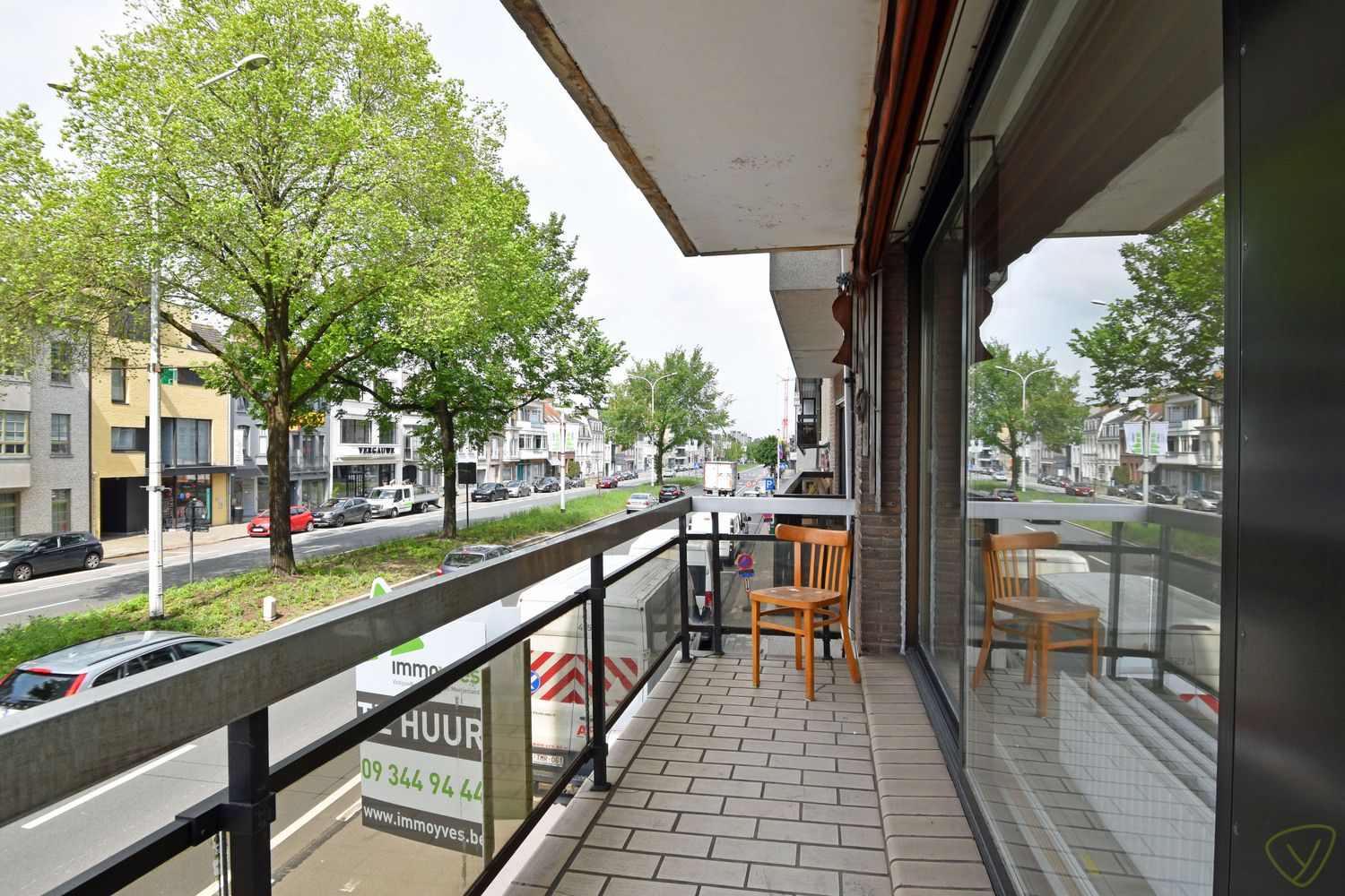 Gerenoveerd appartement te huur in het centrum van Eeklo! foto 7