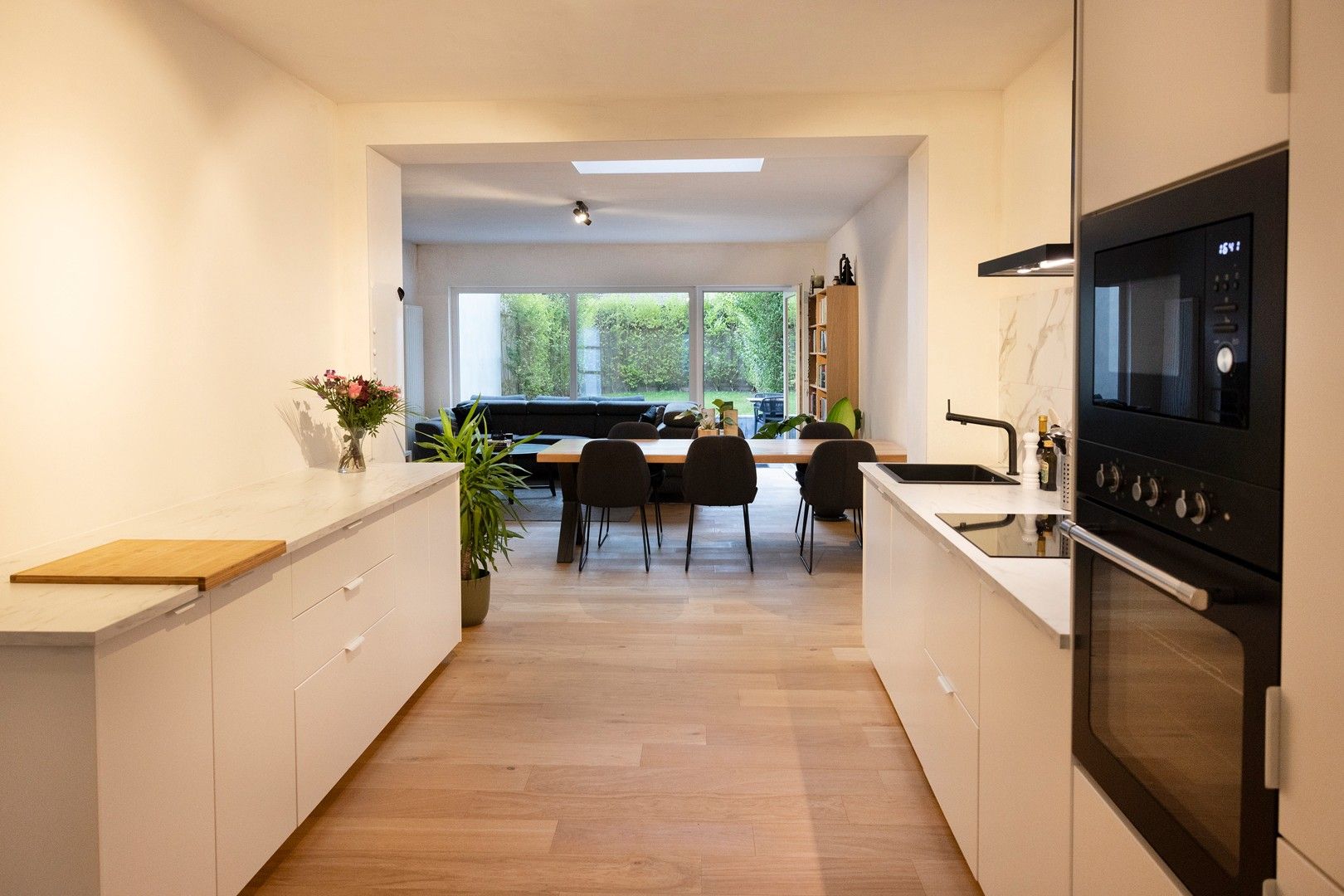 Zeer goed gelegen gerenoveerde woning met tuin. foto 4
