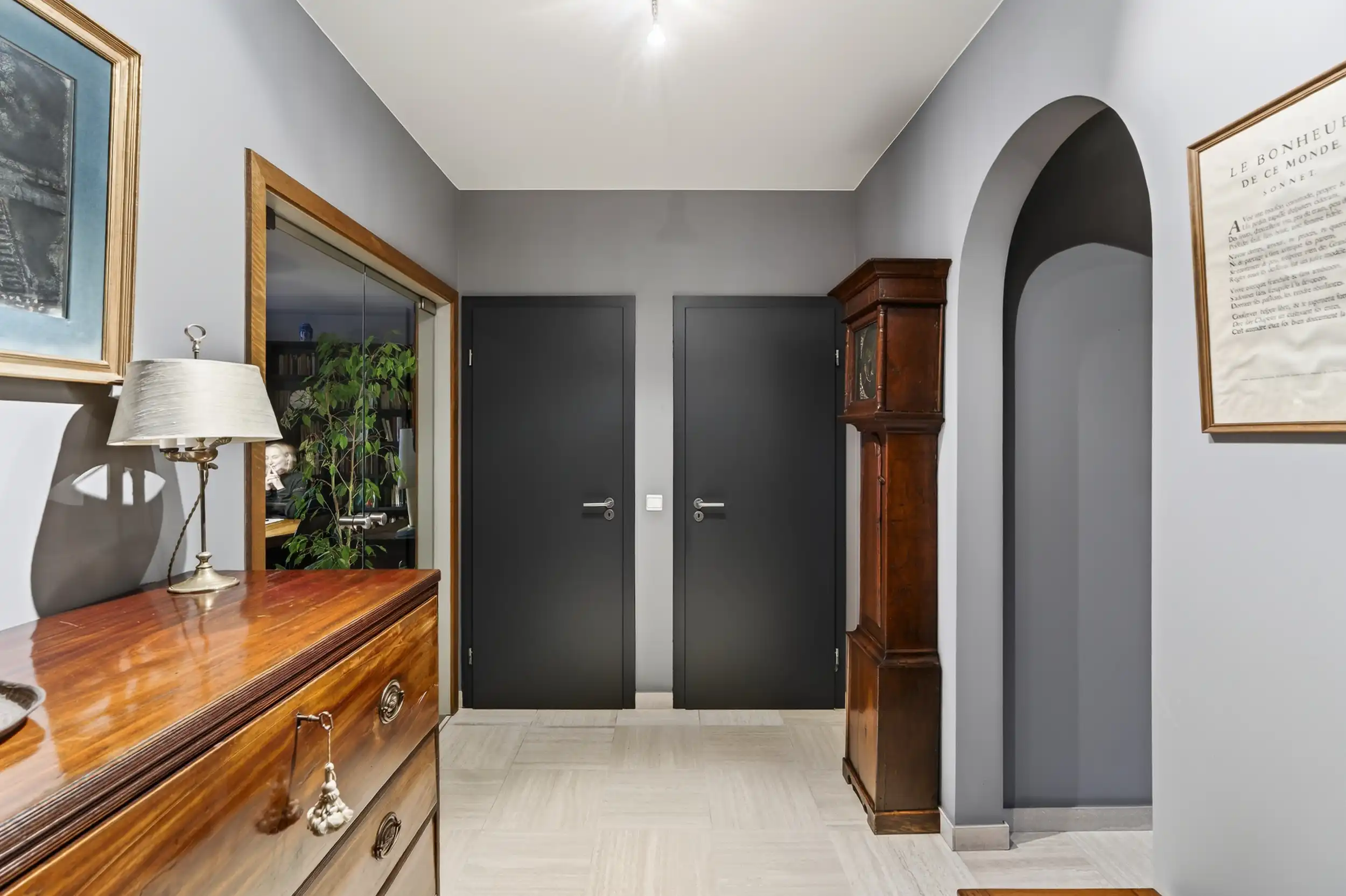 Smaakvol 2 slaapkamer appartement incl. dubbele garagebox foto 2