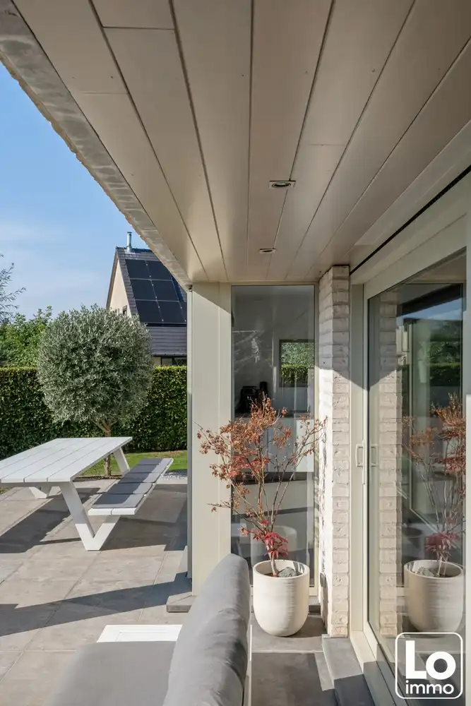 Instap klare moderne open villa met dubbele inpandige garage en een gezellige tuin op een toplocatie nabij het centrum van Lochristi! foto 10