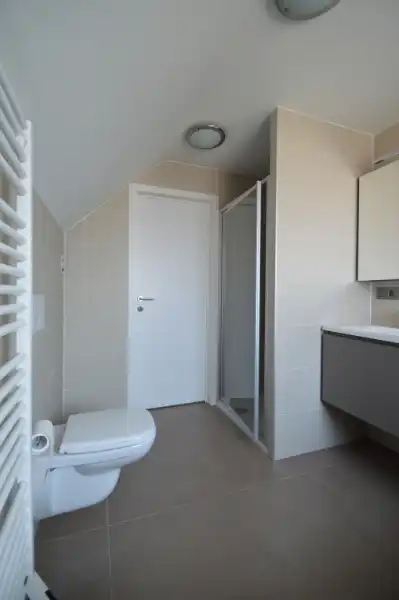 Prachtig afgewerkte woning met aangelegde tuin & garage foto 16