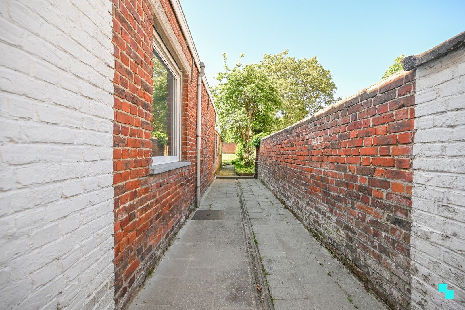 Op te frissen eengezinswoning met uitweg achteraan foto 12