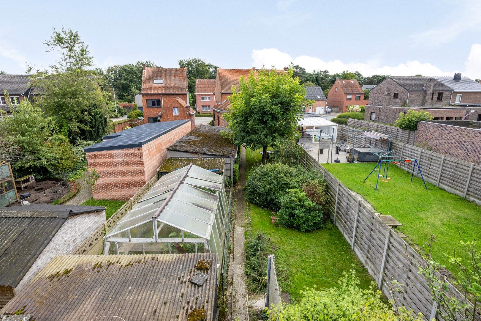 Gunstig gelegen op te frissen woning op een perceel van bijna 12are. foto 40