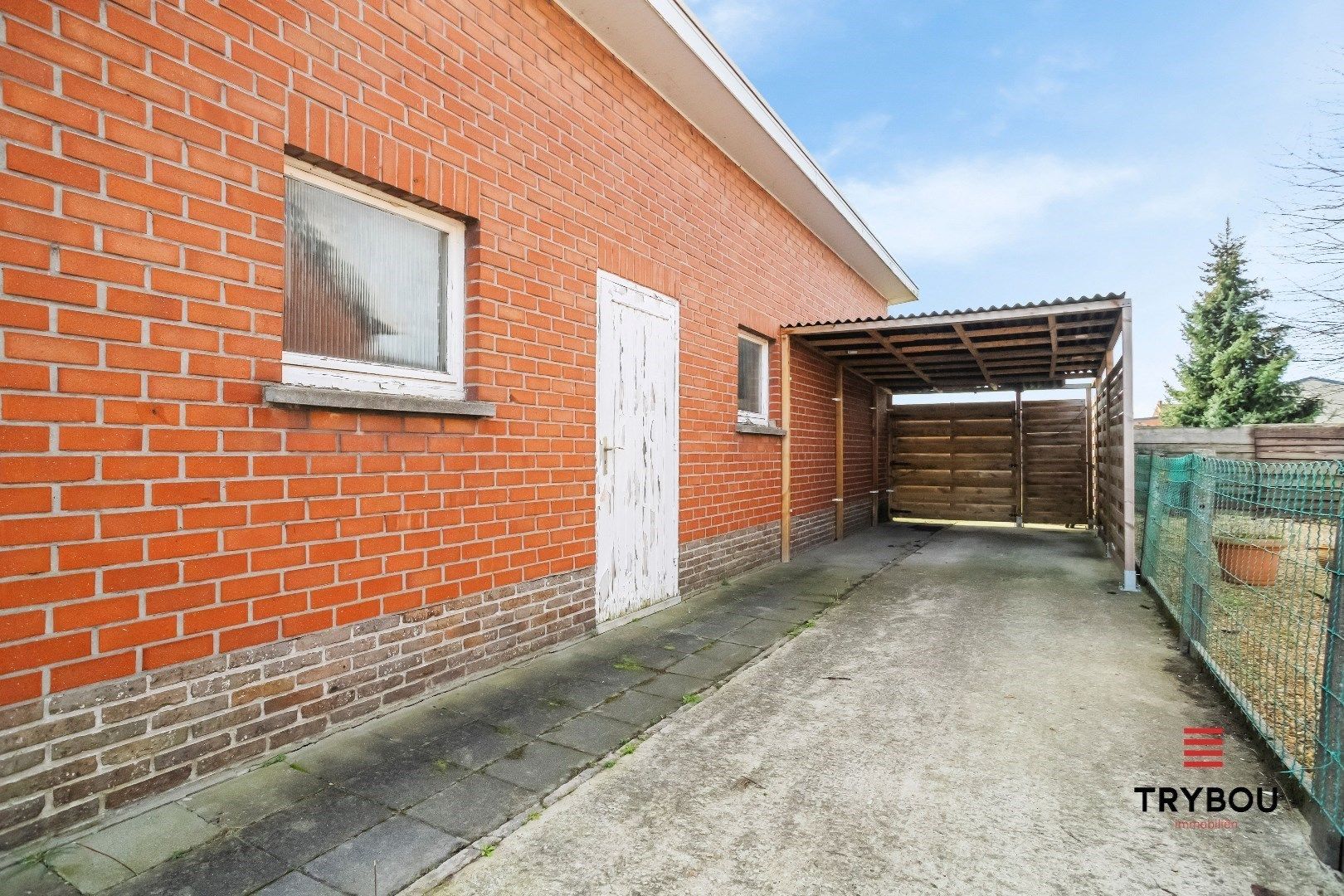 Vrijstaande woning met garage op 636 m² foto 3